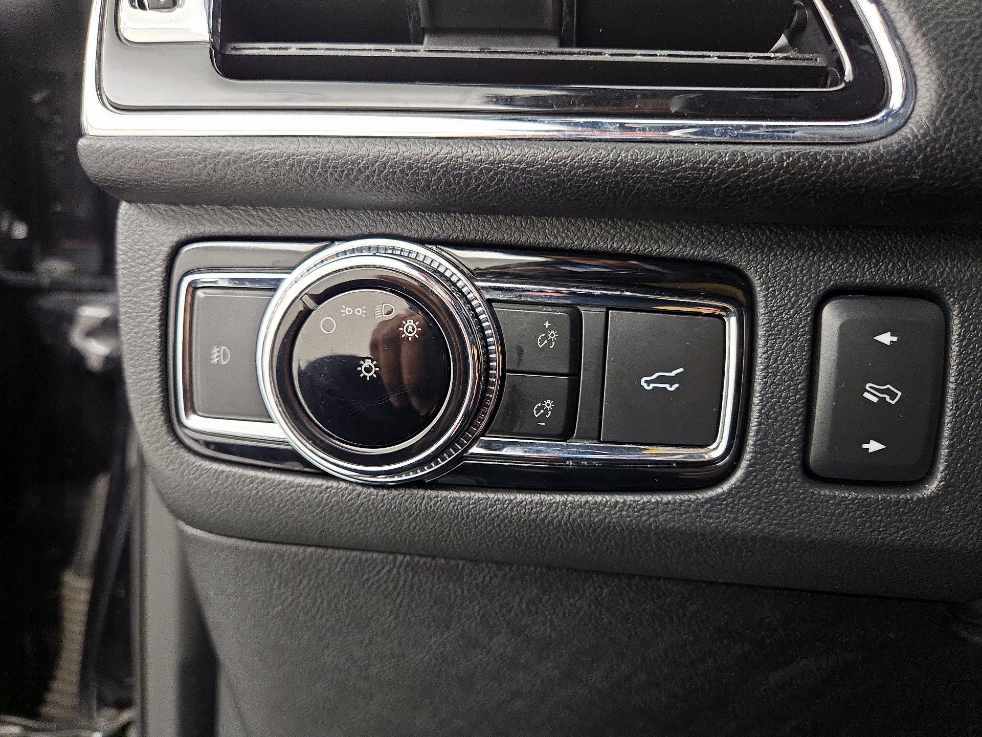 Thumbnail: 2019 Lincoln Navigator - 13