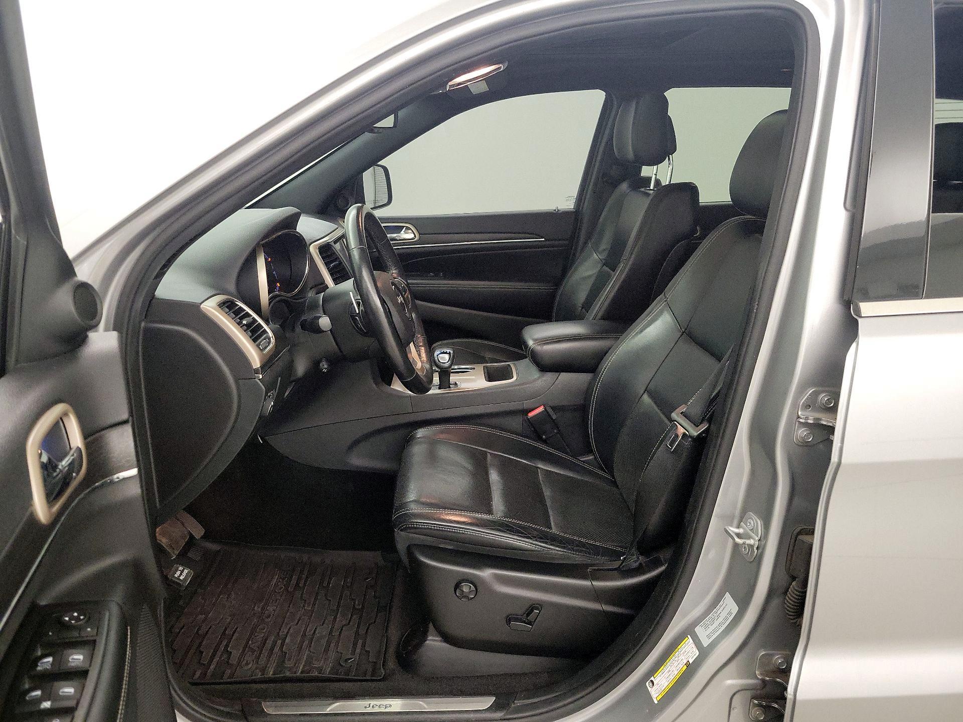 Thumbnail: 2015 Jeep Grand Cherokee - 11