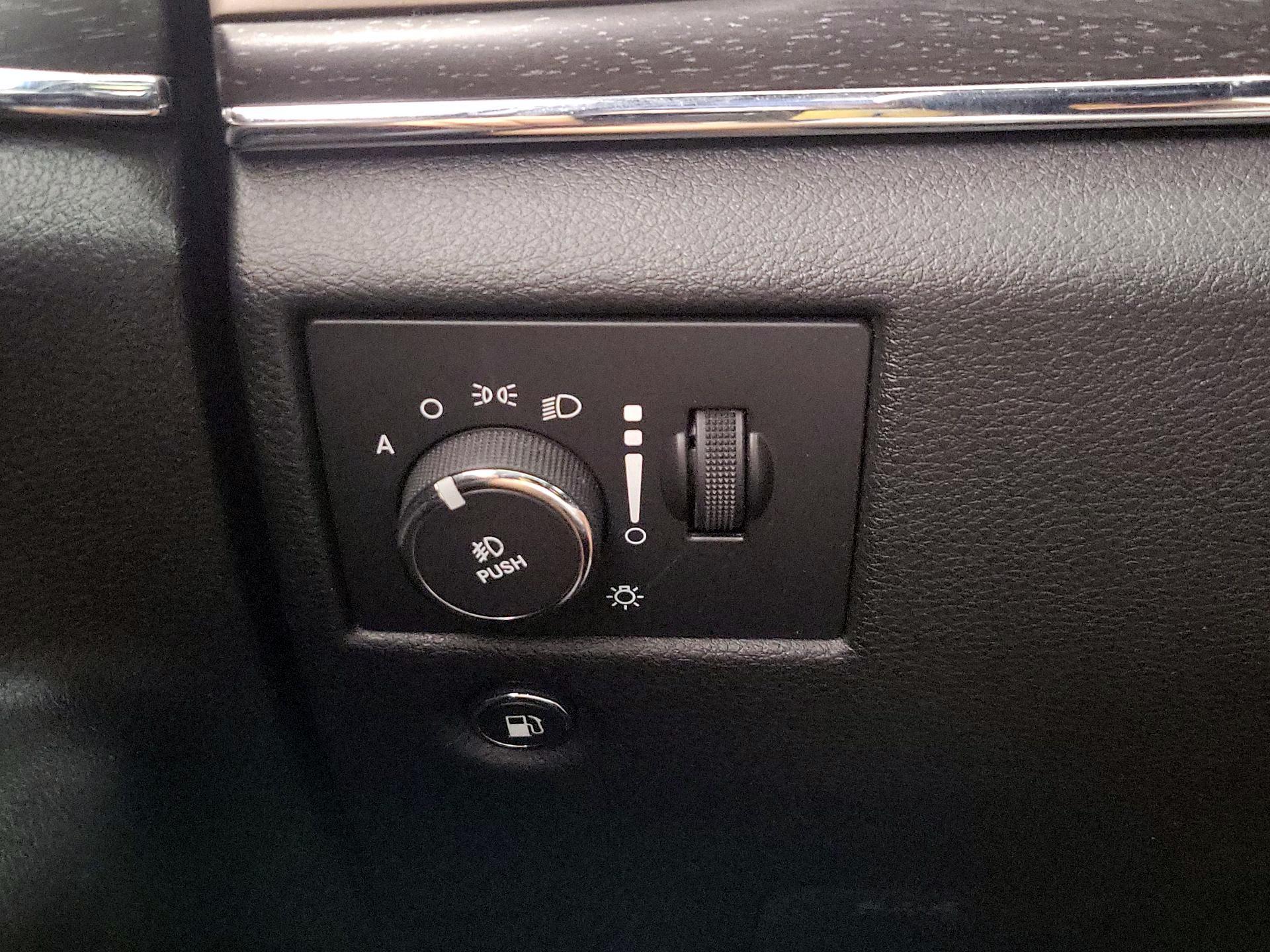 Thumbnail: 2015 Jeep Grand Cherokee - 13