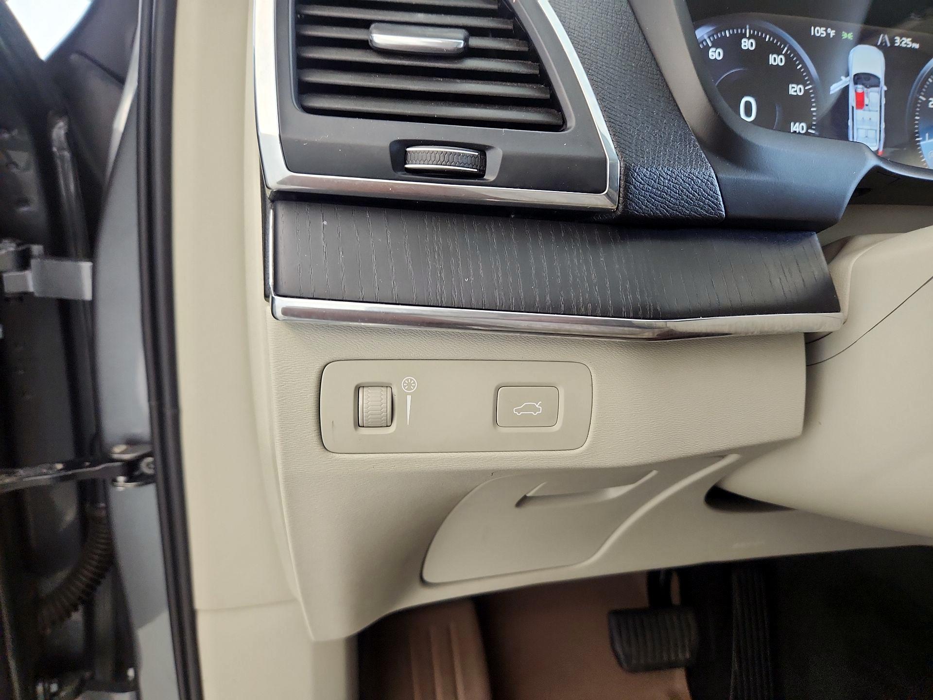 Thumbnail: 2020 Volvo XC90 - 13
