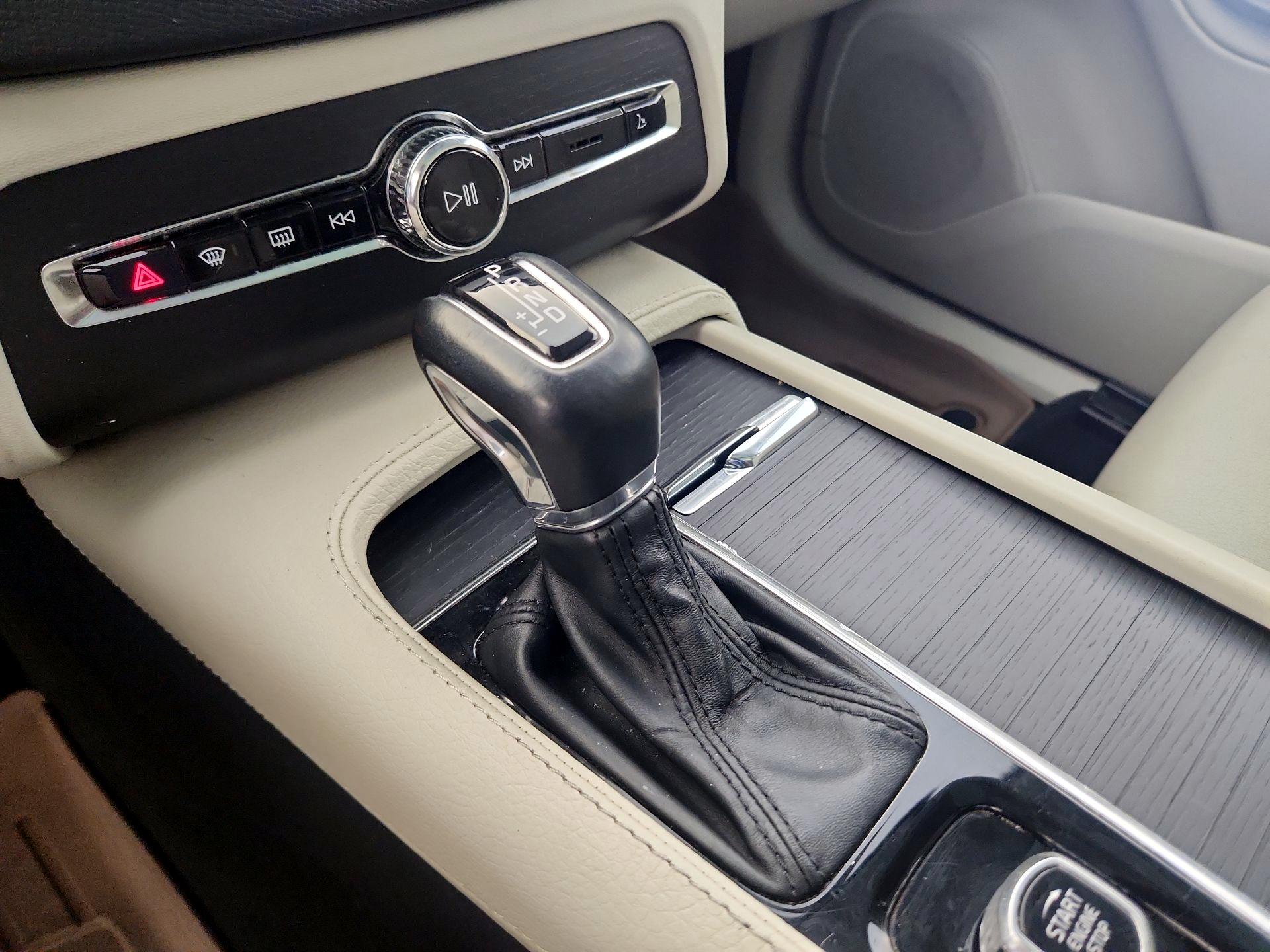 Thumbnail: 2020 Volvo XC90 - 17