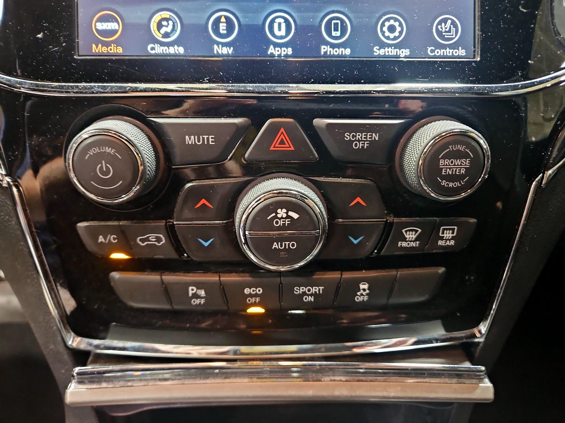 Thumbnail: 2020 Jeep Grand Cherokee - 16