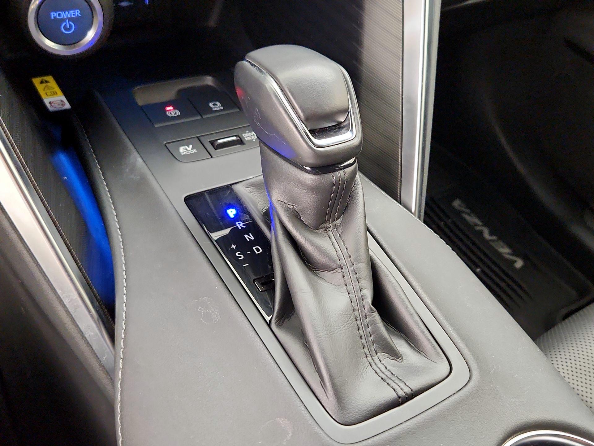 Thumbnail: 2021 Toyota Venza - 18