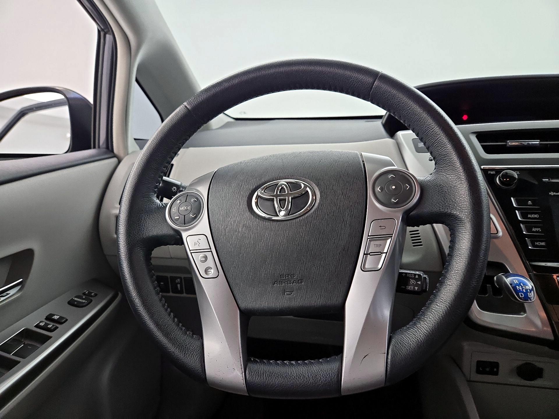 Thumbnail: 2015 Toyota Prius v - 10