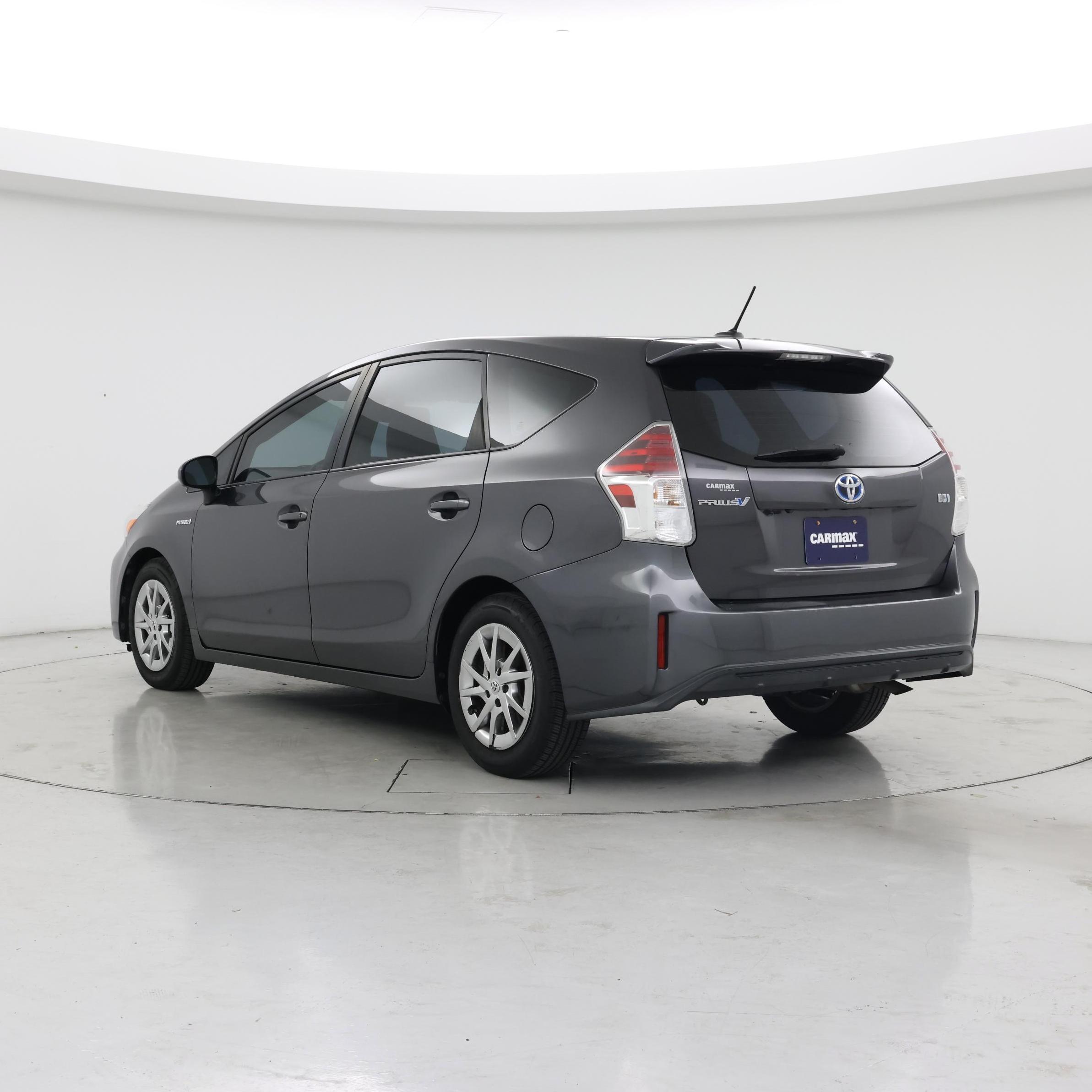 Thumbnail: 2015 Toyota Prius v - 2