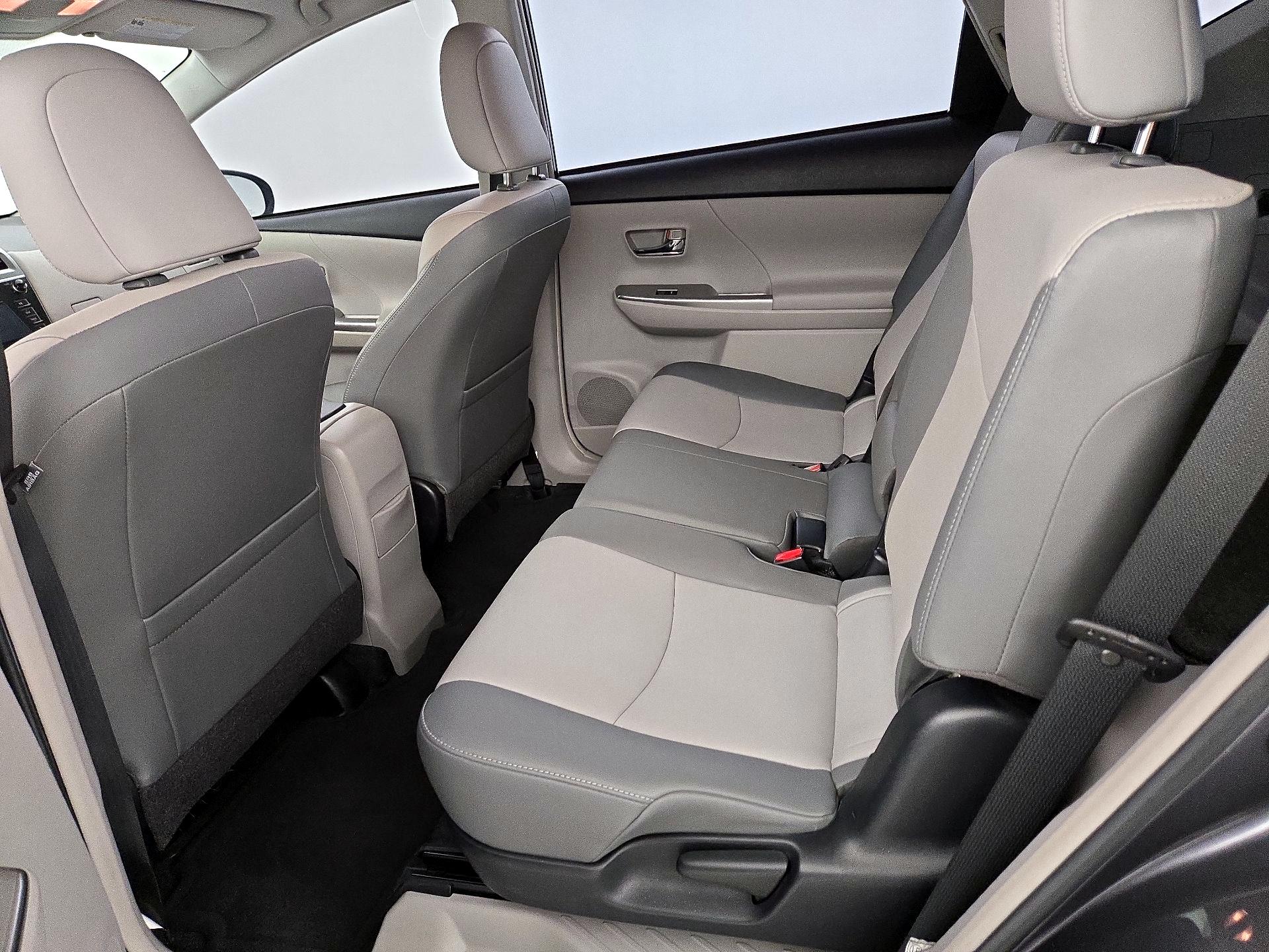Thumbnail: 2015 Toyota Prius v - 20