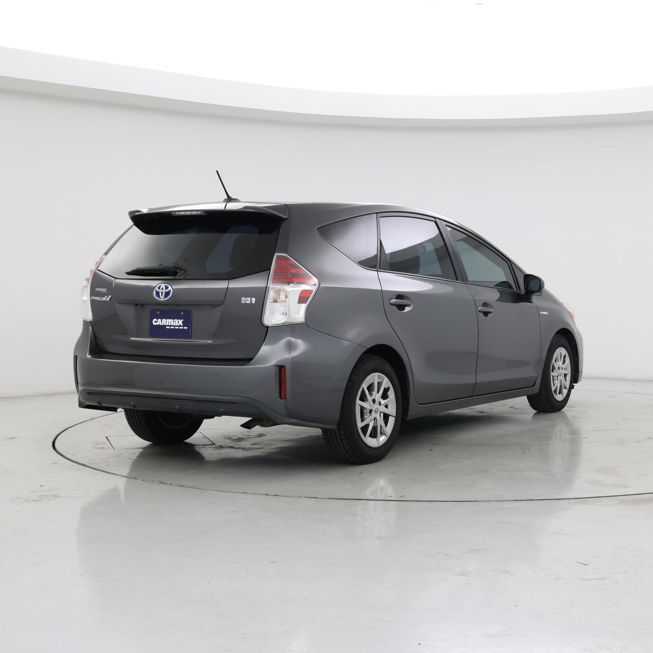 Thumbnail: 2015 Toyota Prius v - 8