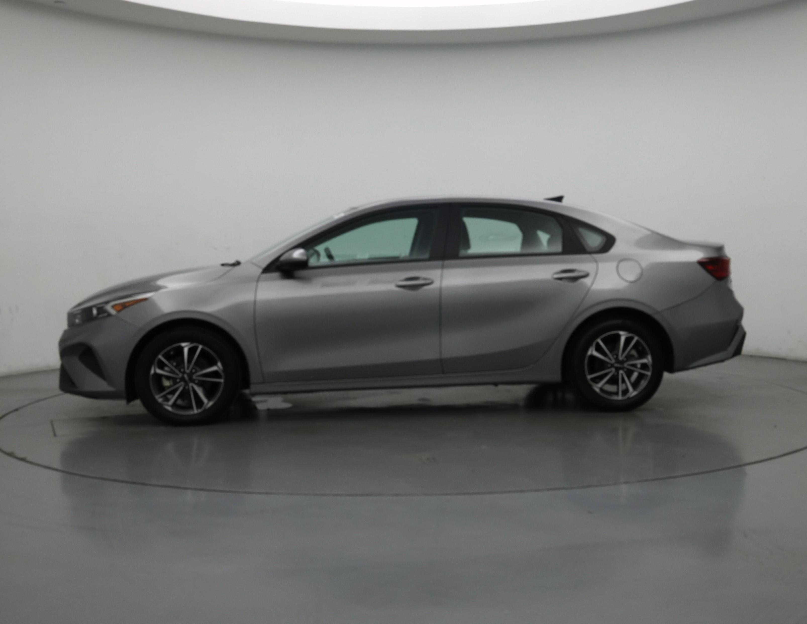 Thumbnail: 2024 Kia Forte - 3