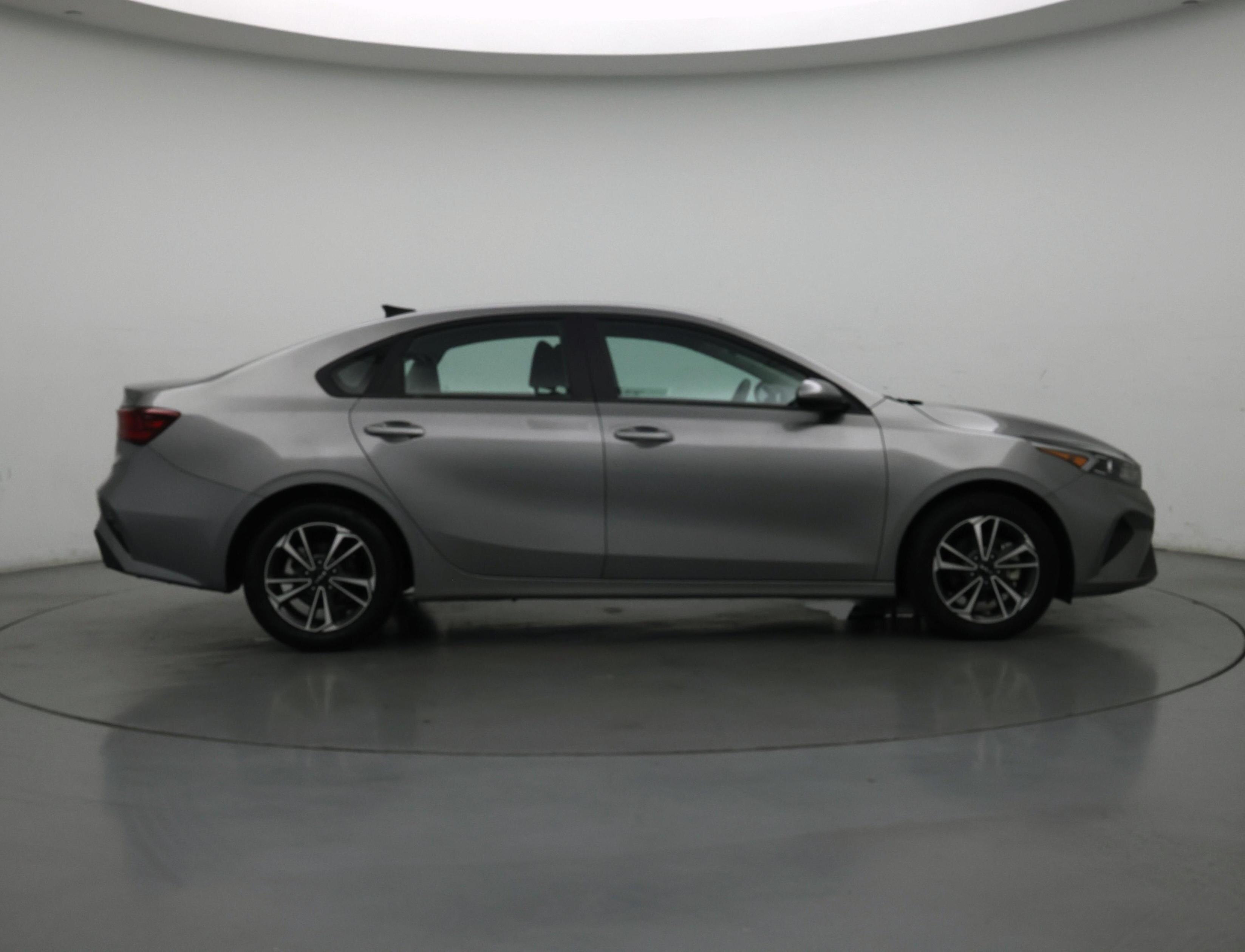 Thumbnail: 2024 Kia Forte - 7