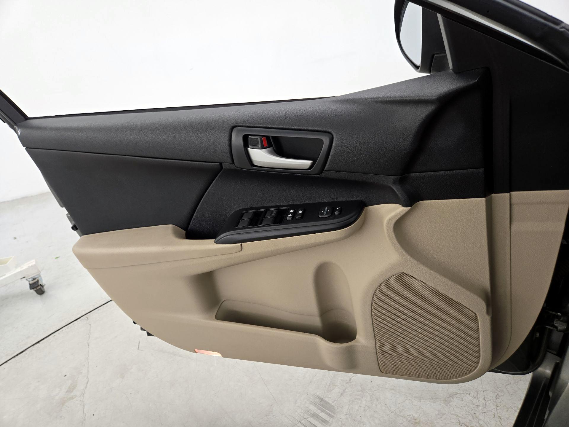 Thumbnail: 2014 Toyota Camry - 12