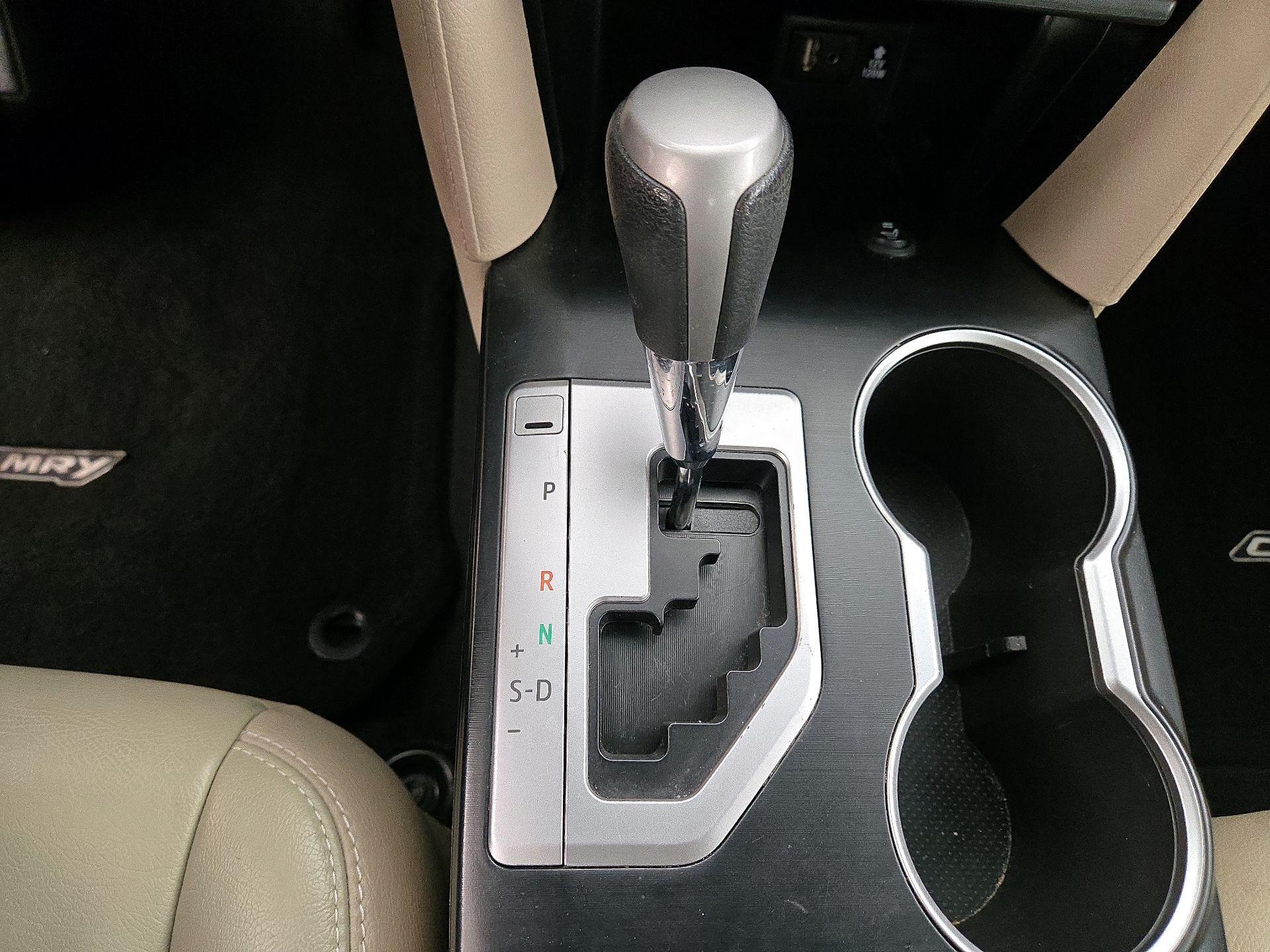 Thumbnail: 2014 Toyota Camry - 17