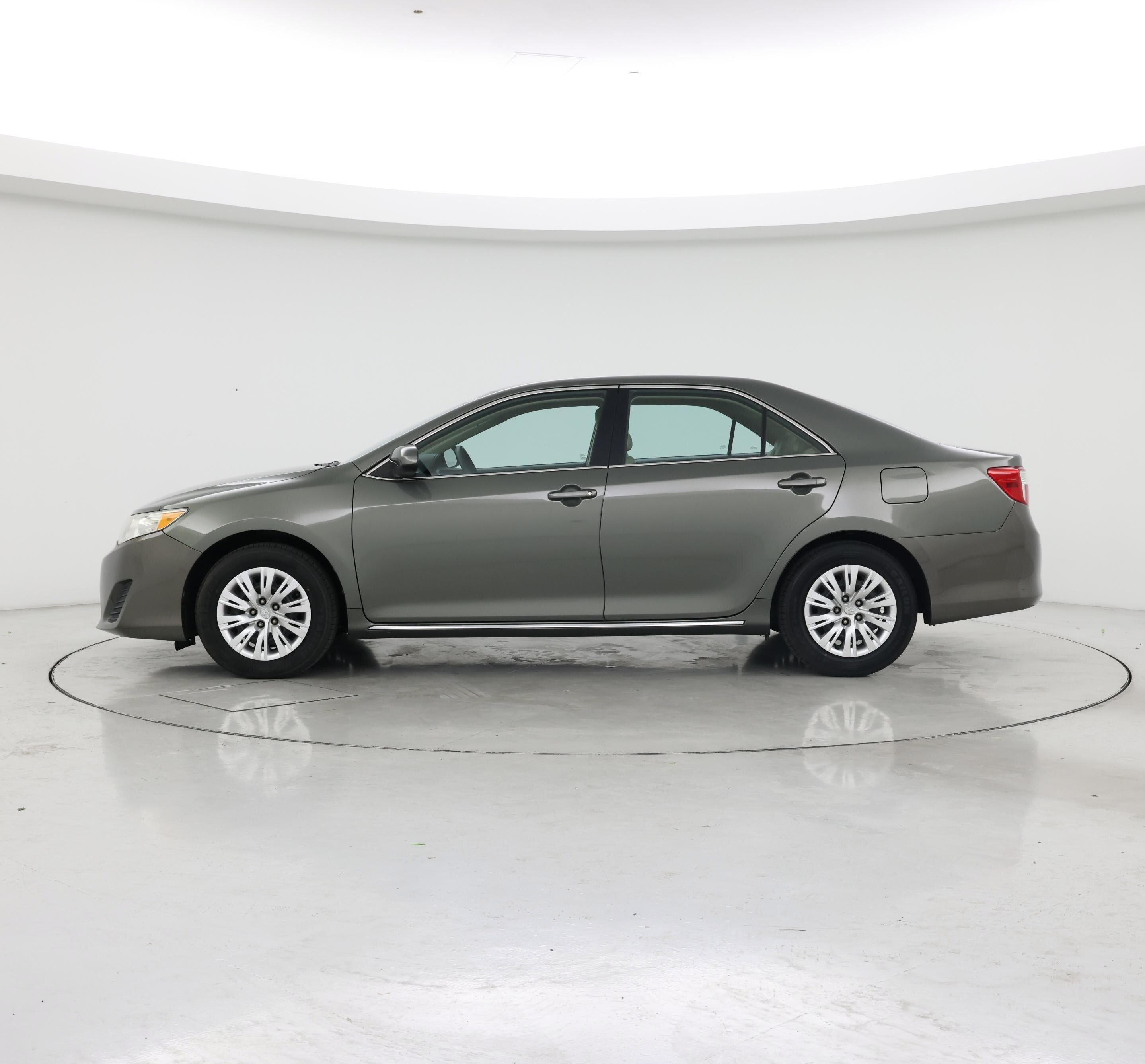 Thumbnail: 2014 Toyota Camry - 3