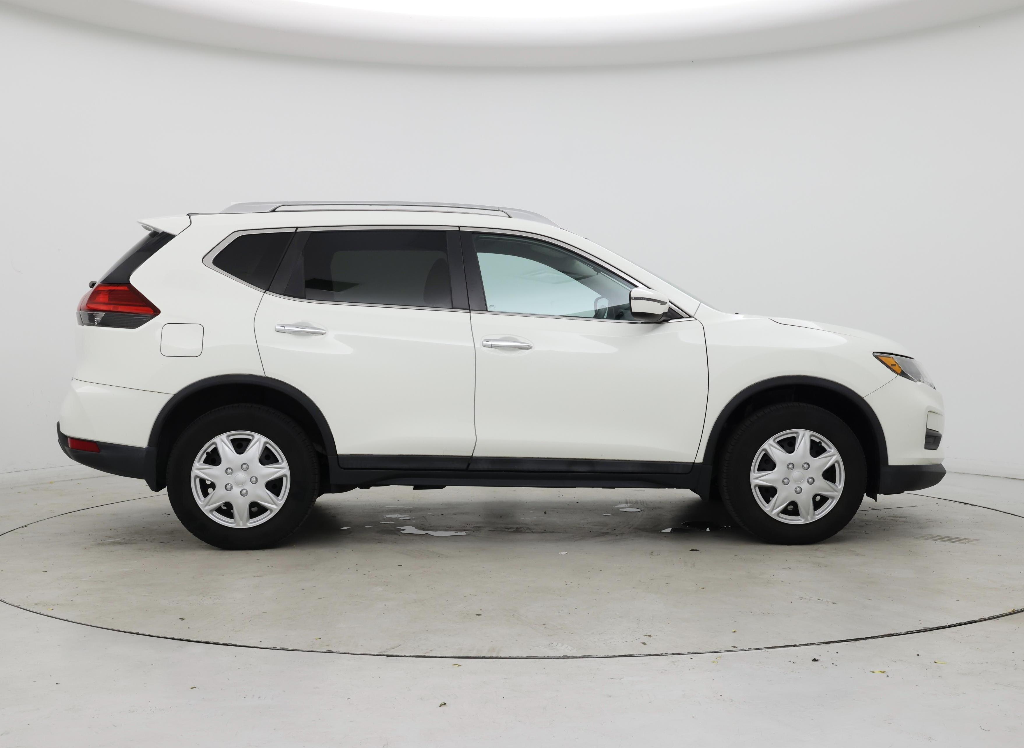 Thumbnail: 2017 Nissan Rogue - 7