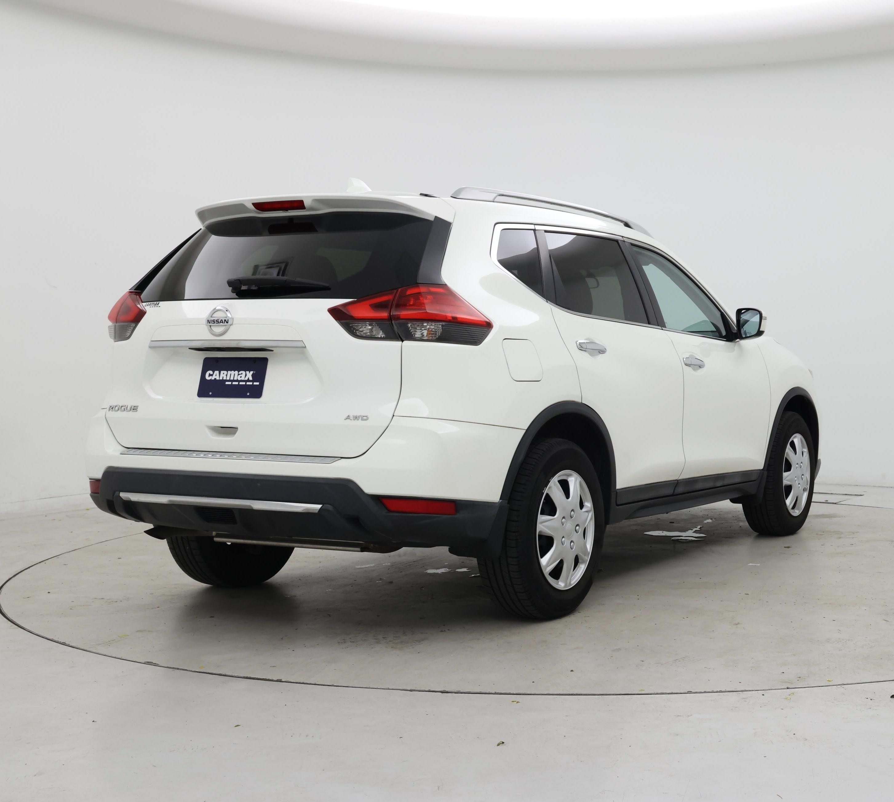 Thumbnail: 2017 Nissan Rogue - 8
