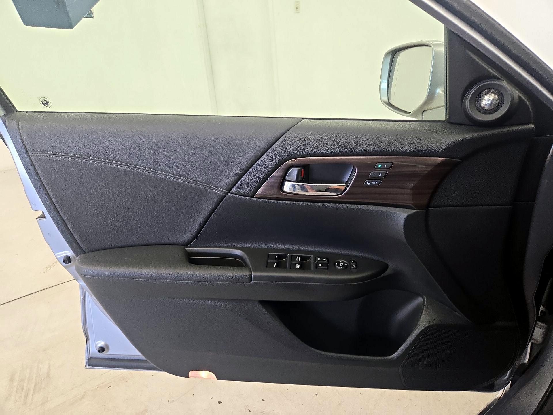 Thumbnail: 2017 Honda Accord - 12