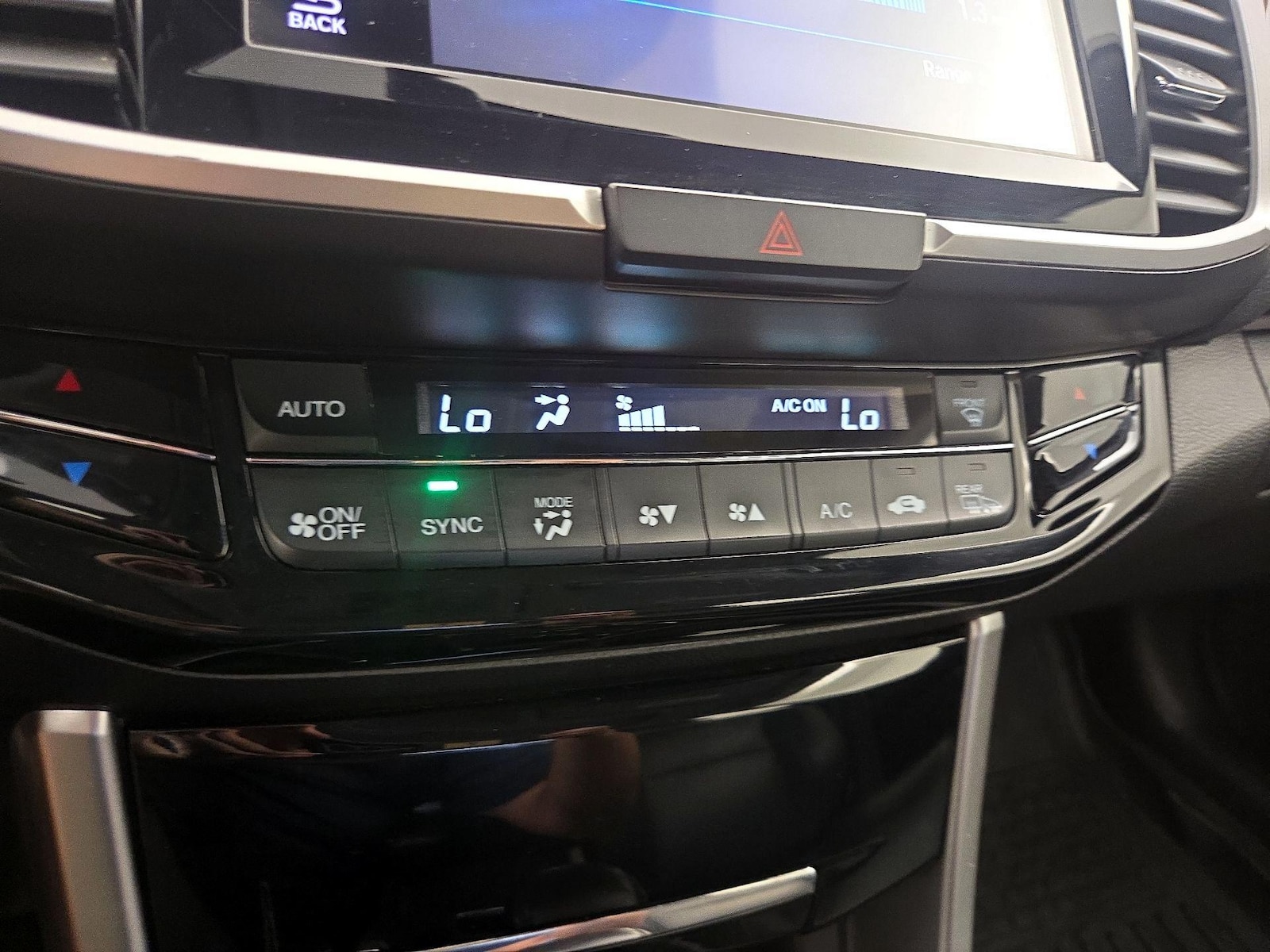 2017 Honda Accord Hybrid Touring - Photo 18