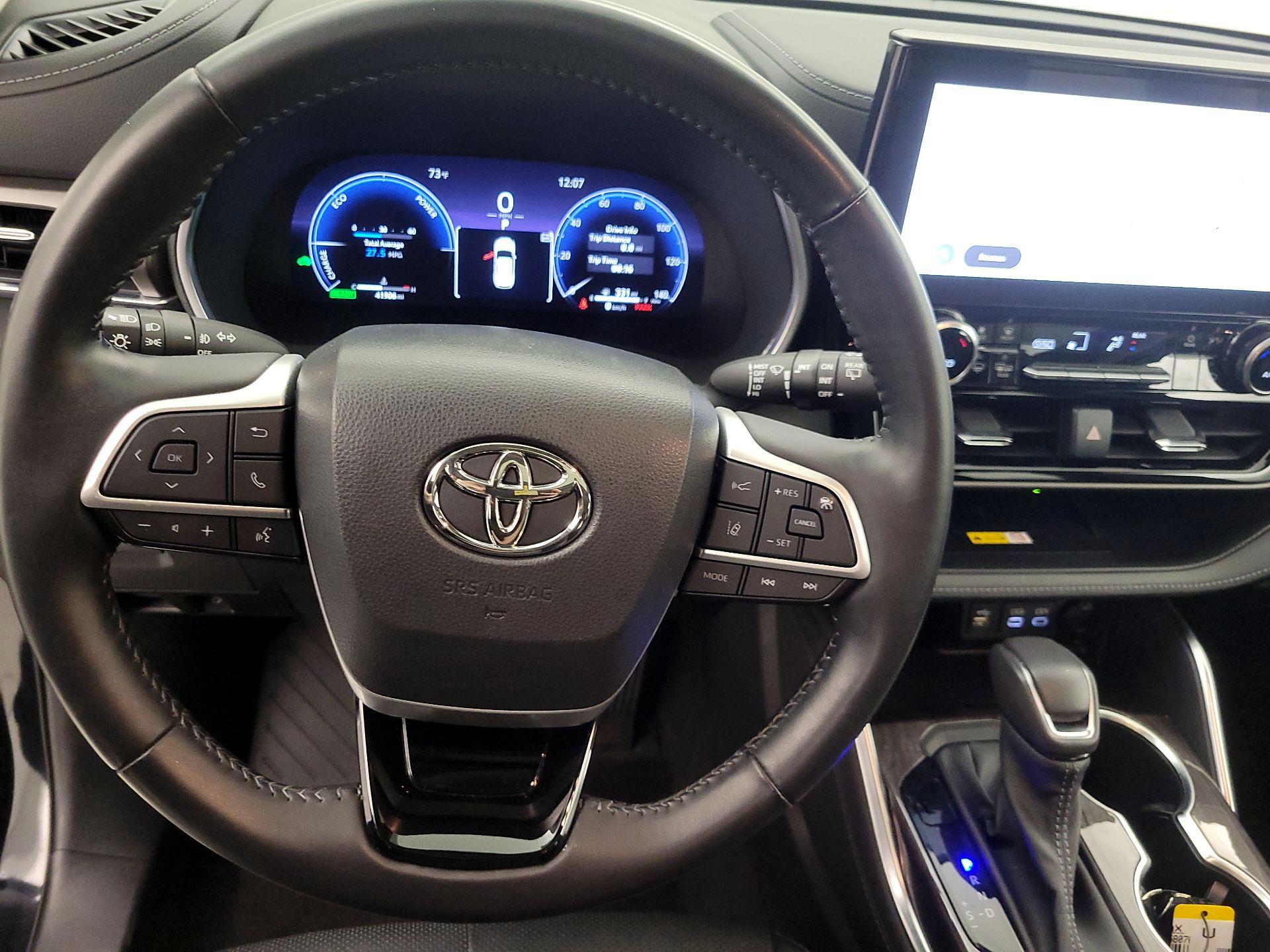 Thumbnail: 2023 Toyota Highlander - 10