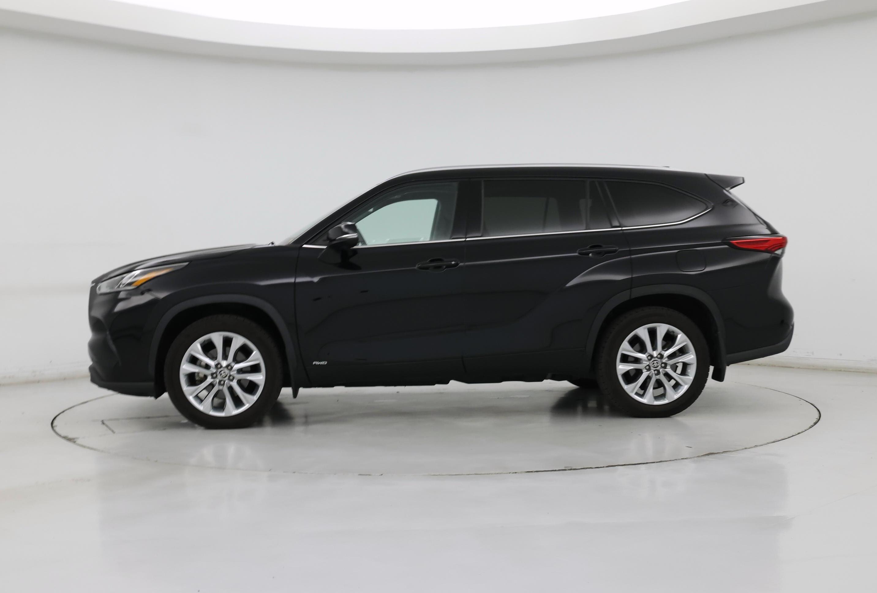 Thumbnail: 2023 Toyota Highlander - 3