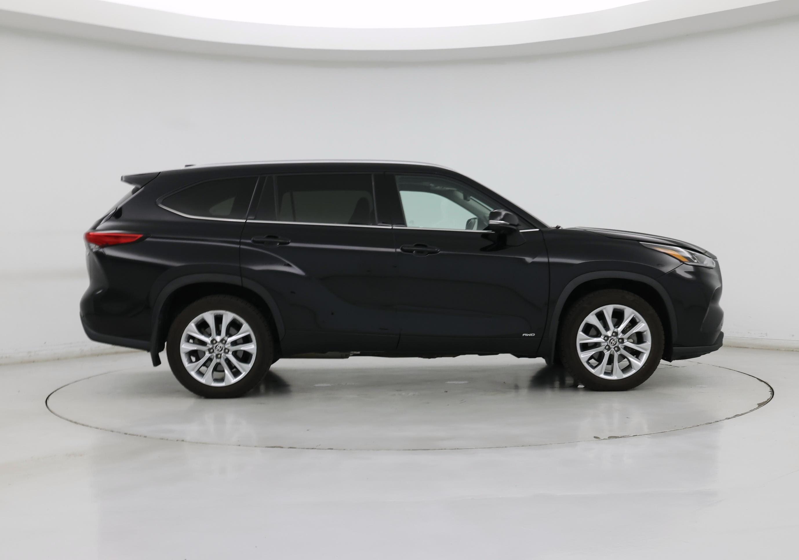 Thumbnail: 2023 Toyota Highlander - 7