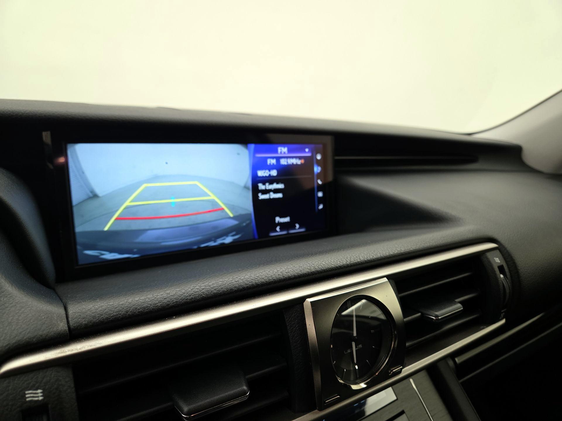 Thumbnail: 2018 Lexus IS - 15