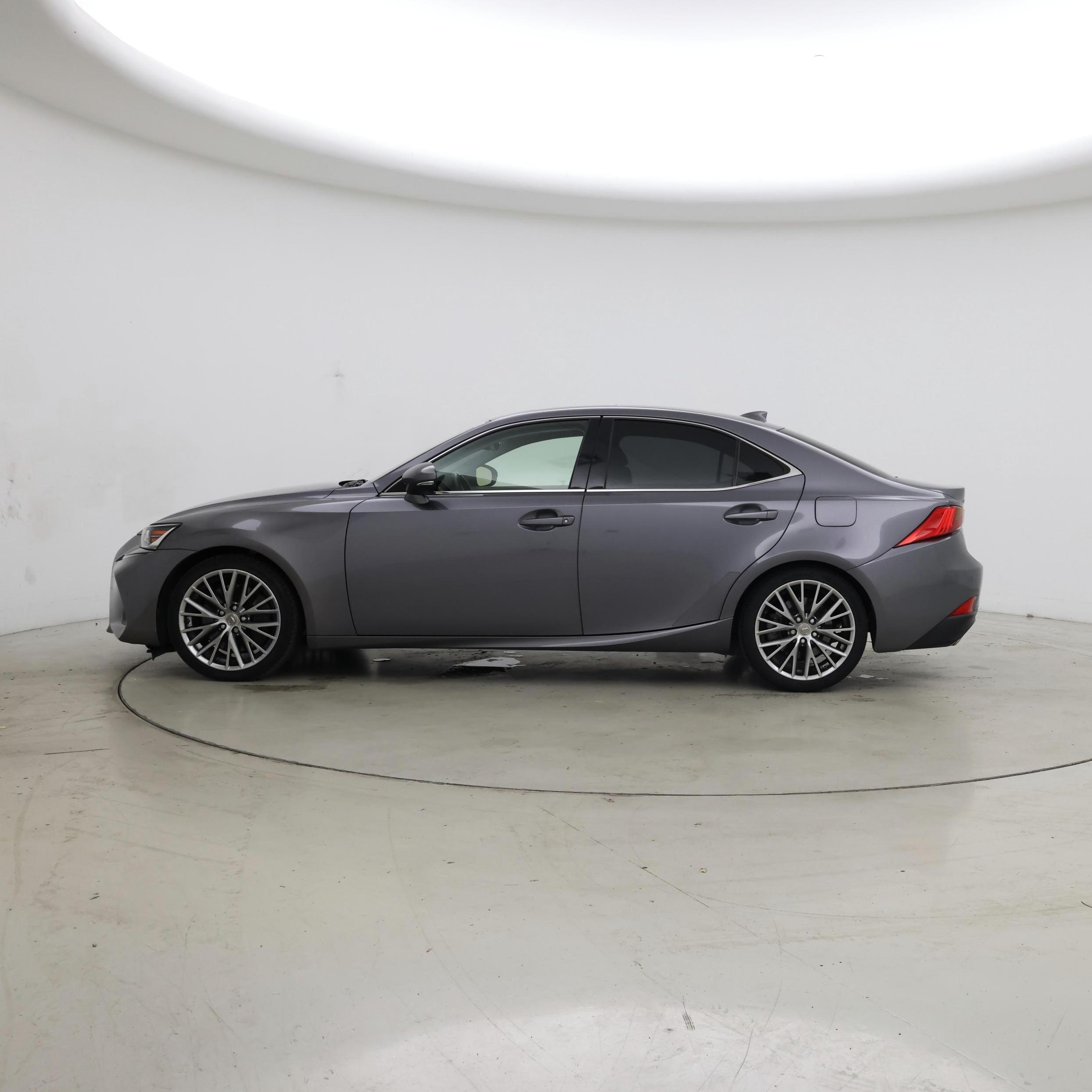 Thumbnail: 2018 Lexus IS - 3