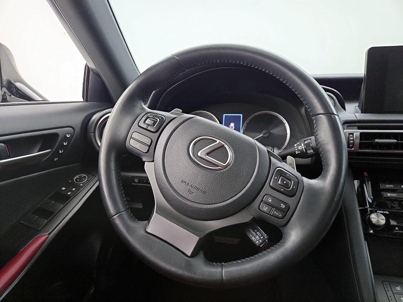 2022 Lexus IS 300 - Photo 11