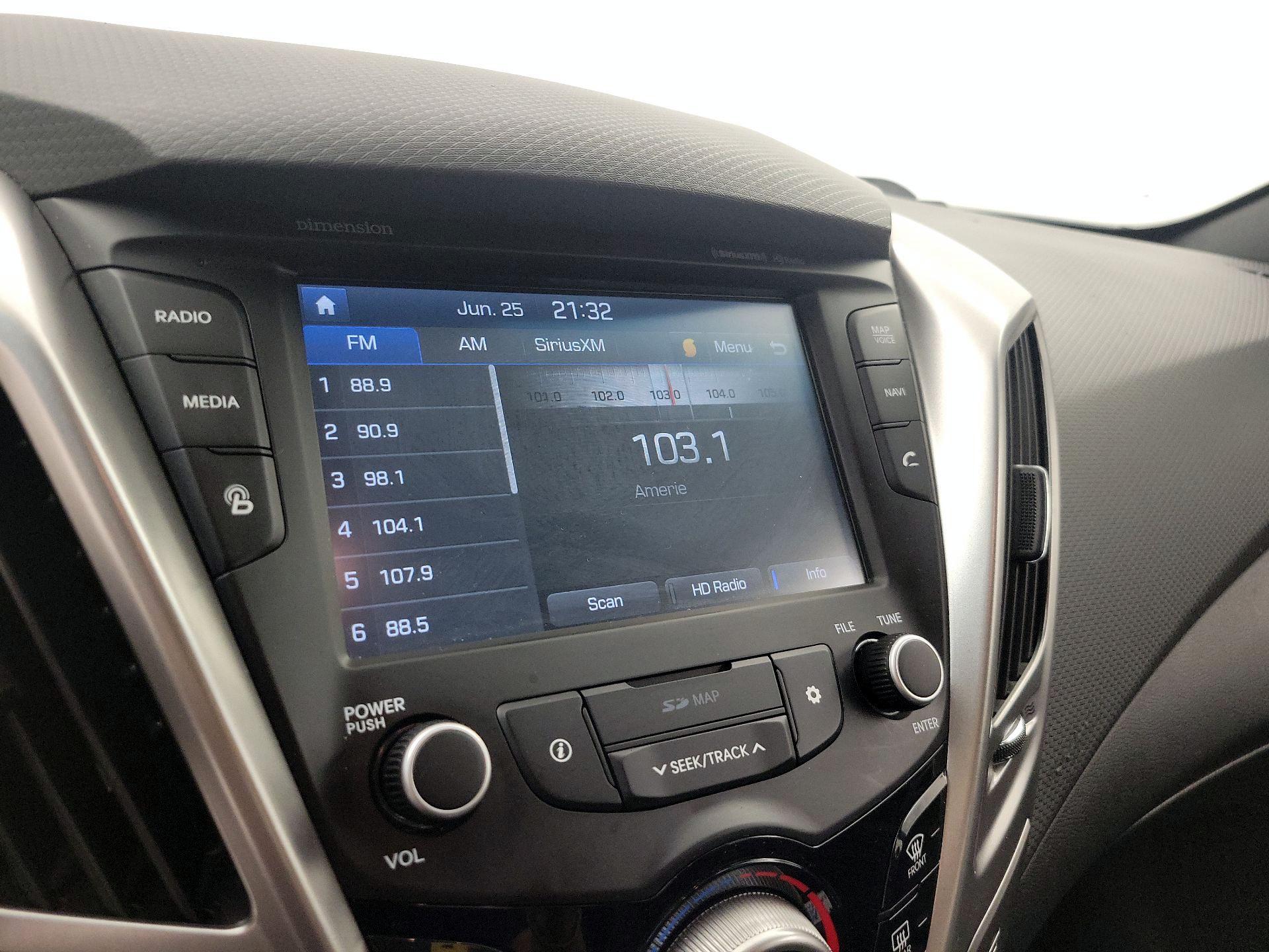 Thumbnail: 2016 Hyundai Veloster - 16