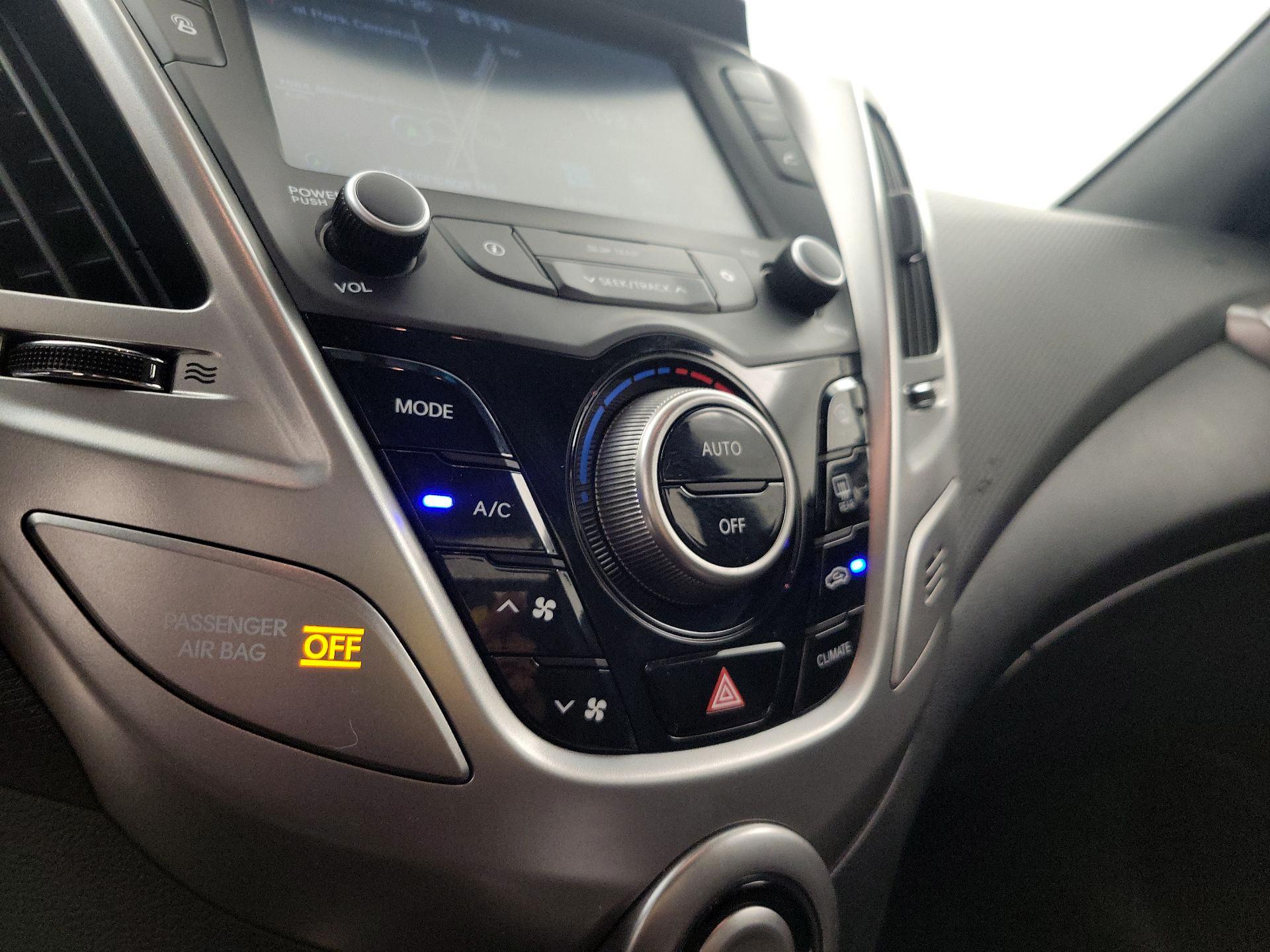 Thumbnail: 2016 Hyundai Veloster - 17