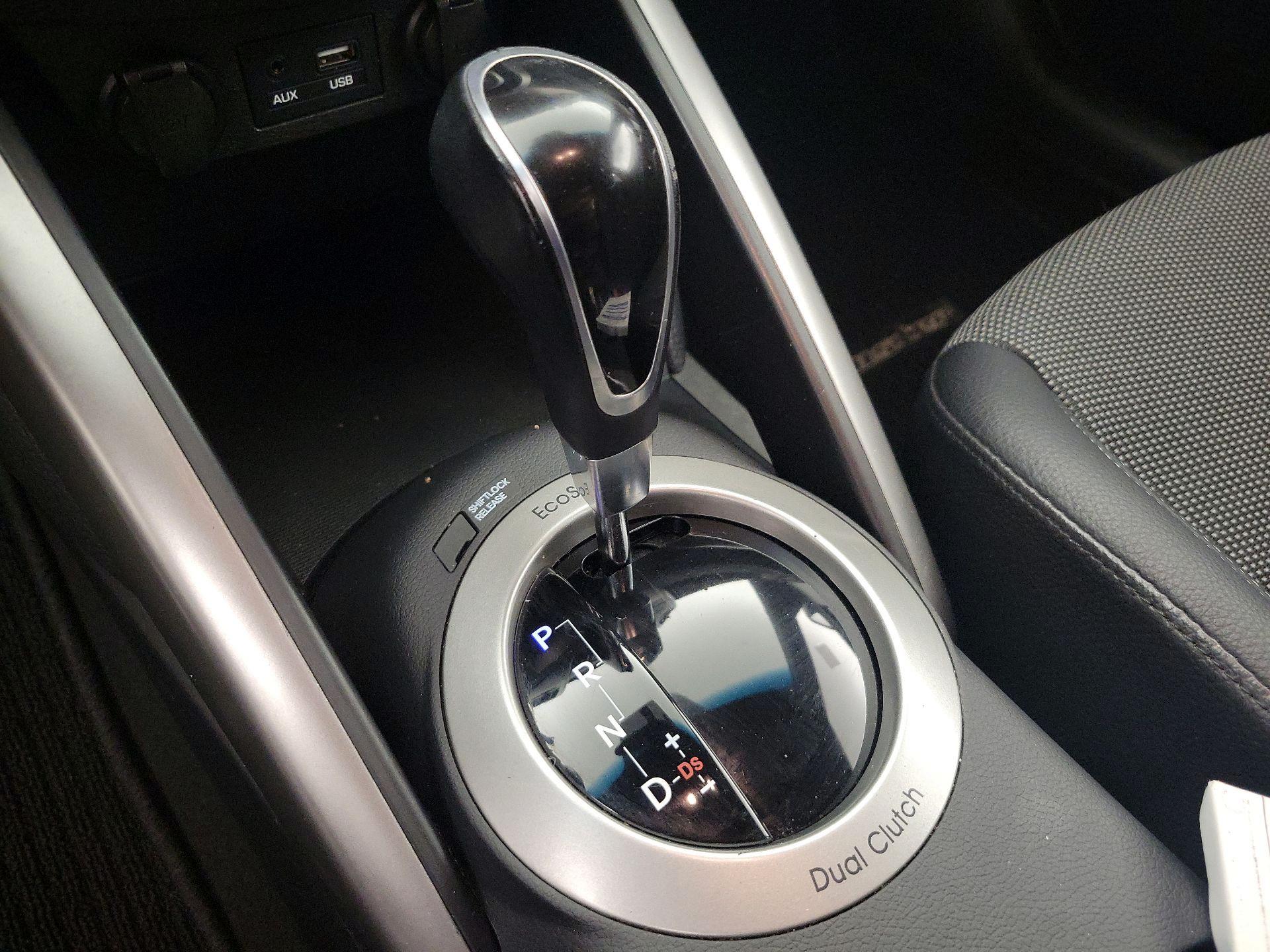 Thumbnail: 2016 Hyundai Veloster - 18