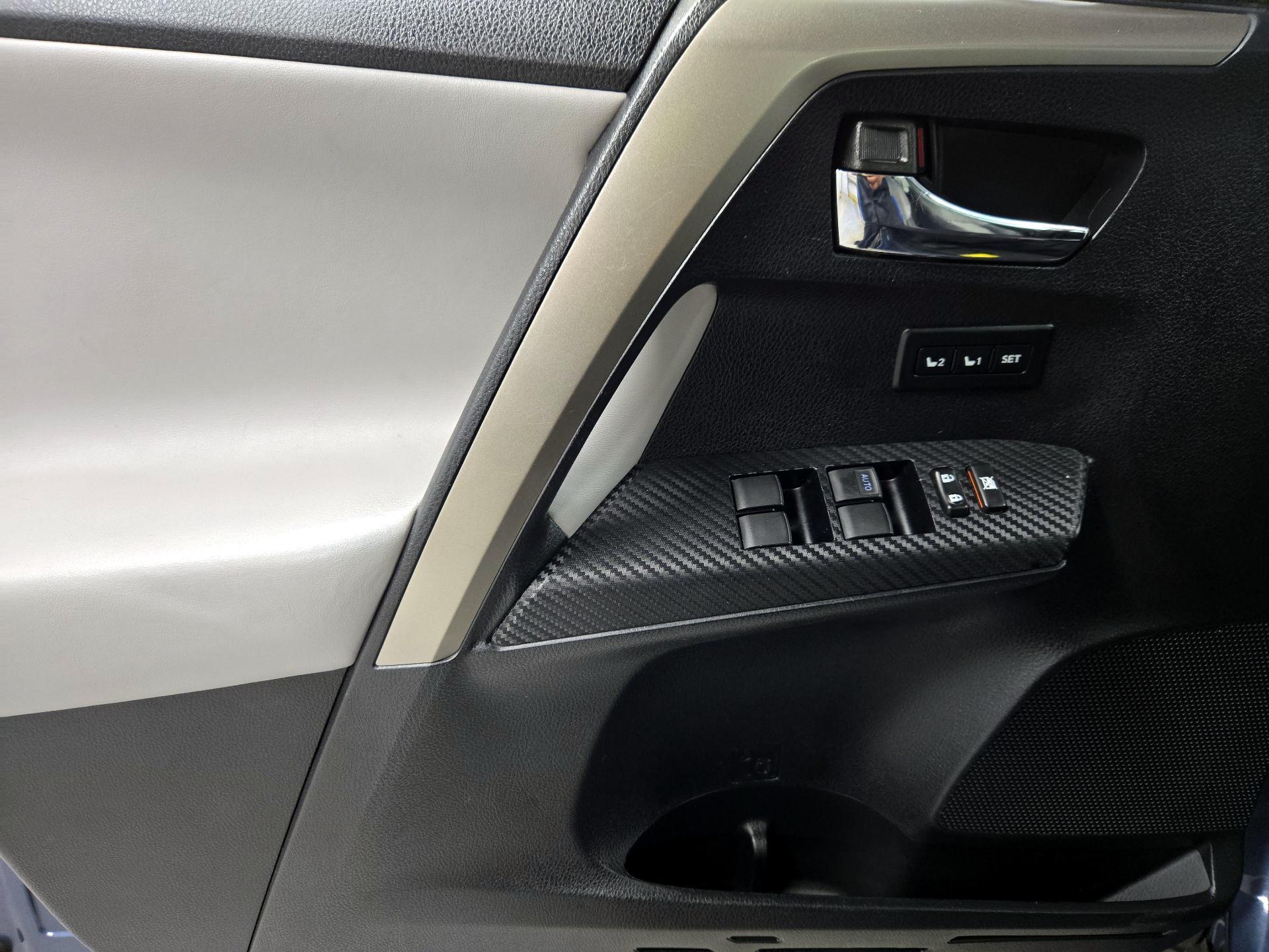 Thumbnail: 2014 Toyota RAV4 - 12