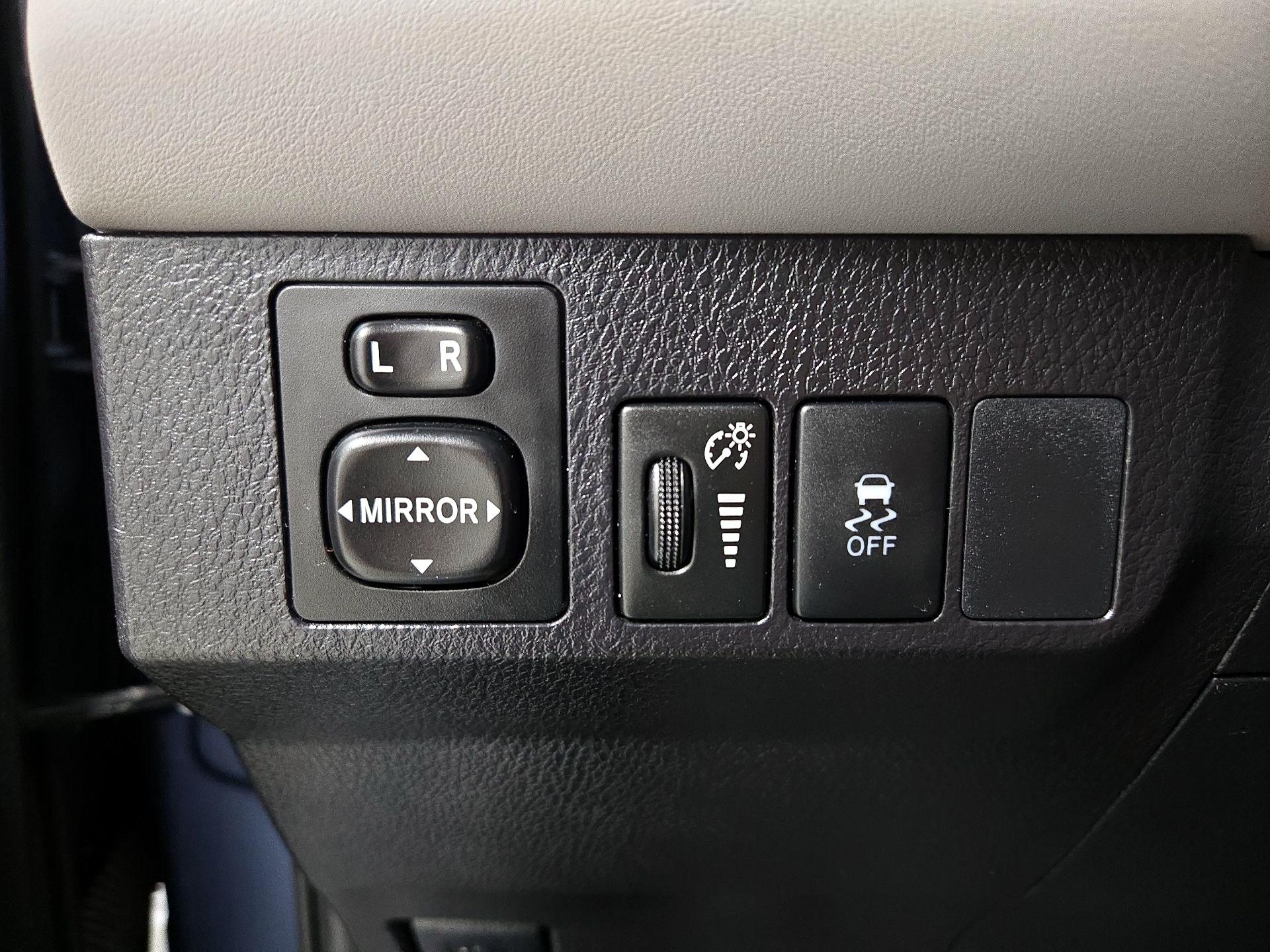 Thumbnail: 2014 Toyota RAV4 - 13