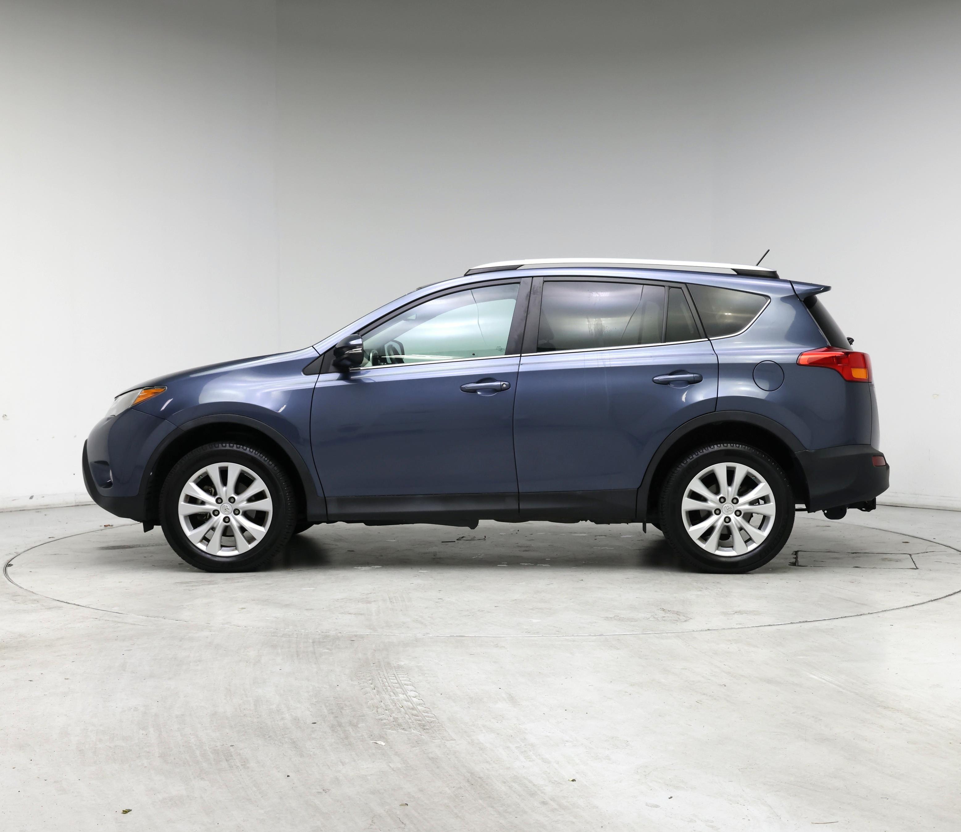 Thumbnail: 2014 Toyota RAV4 - 3