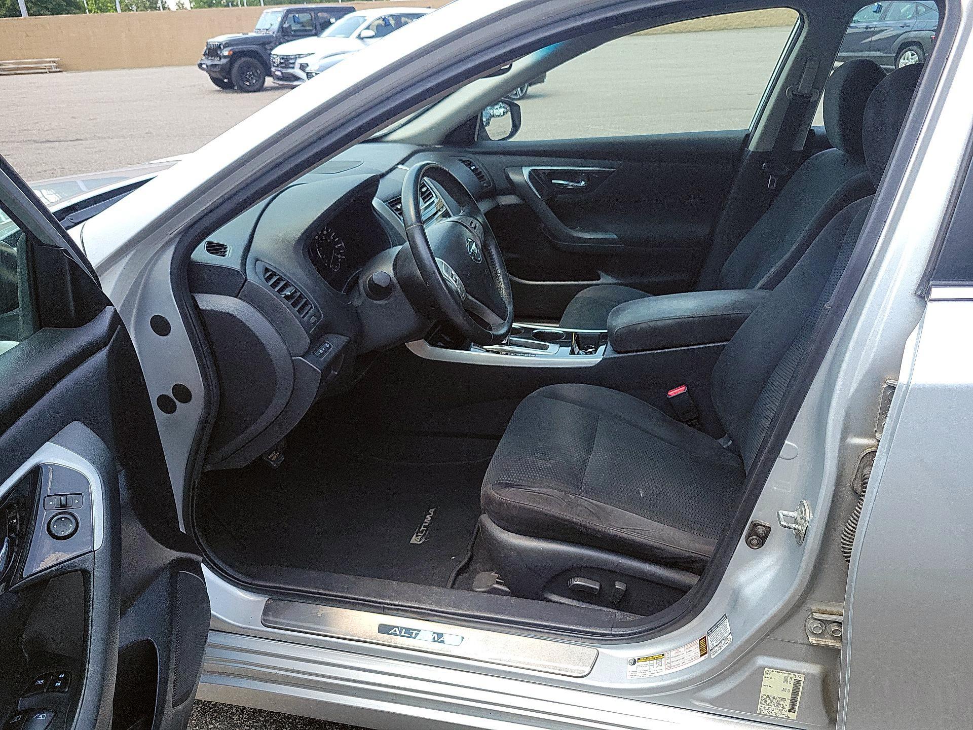Thumbnail: 2014 Nissan Altima - 9