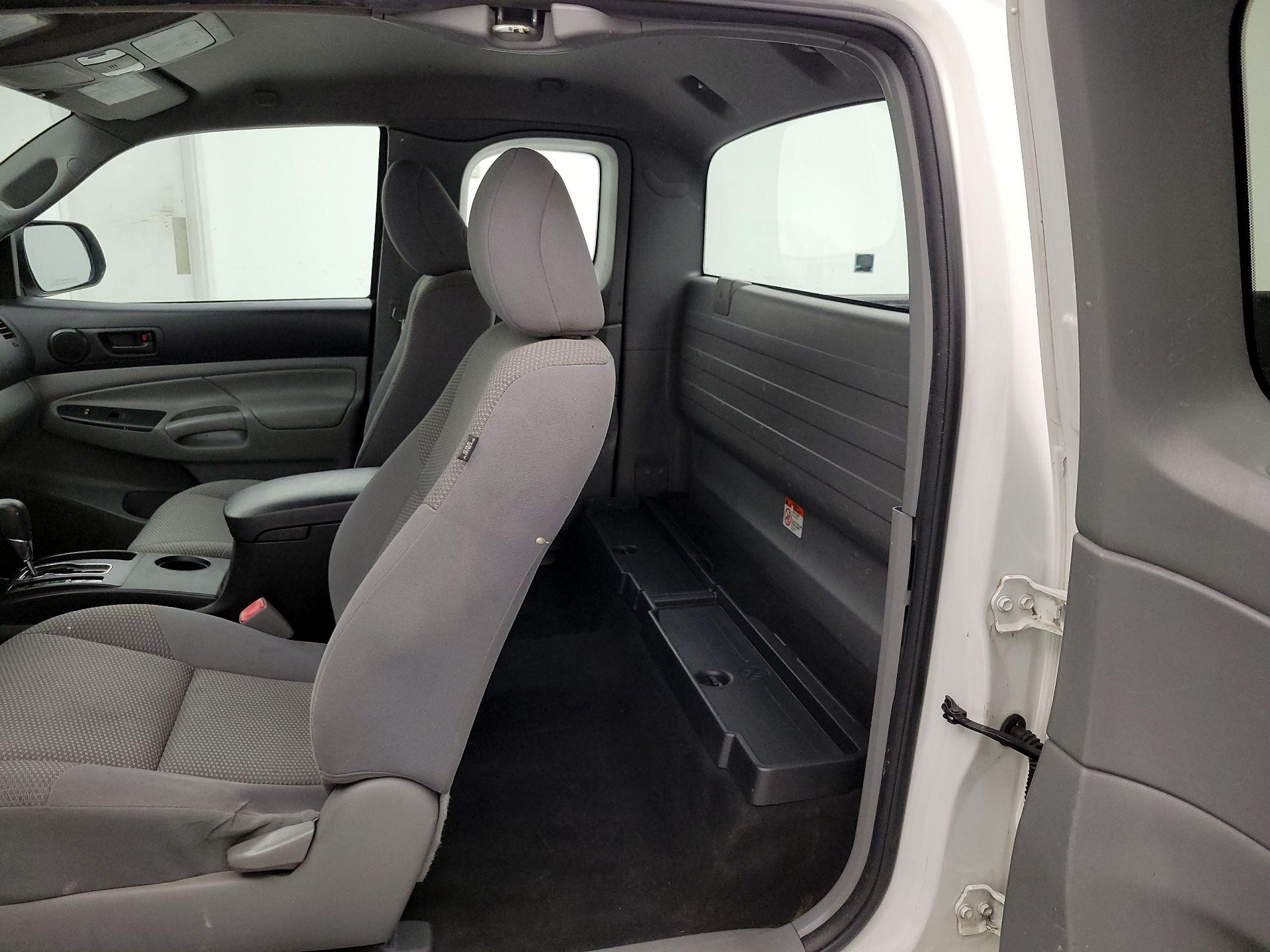Thumbnail: 2015 Toyota Tacoma - 17