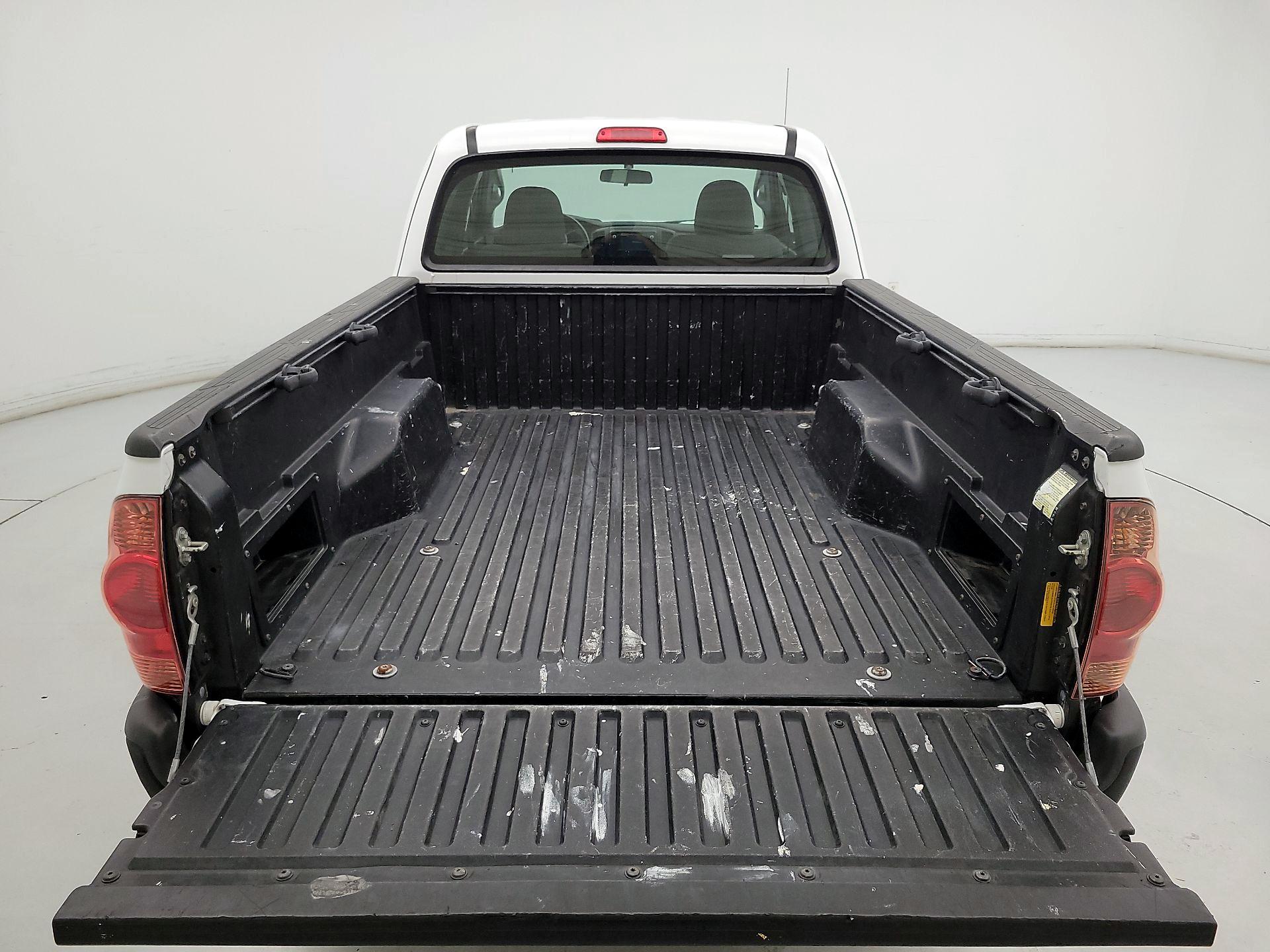 Thumbnail: 2015 Toyota Tacoma - 18