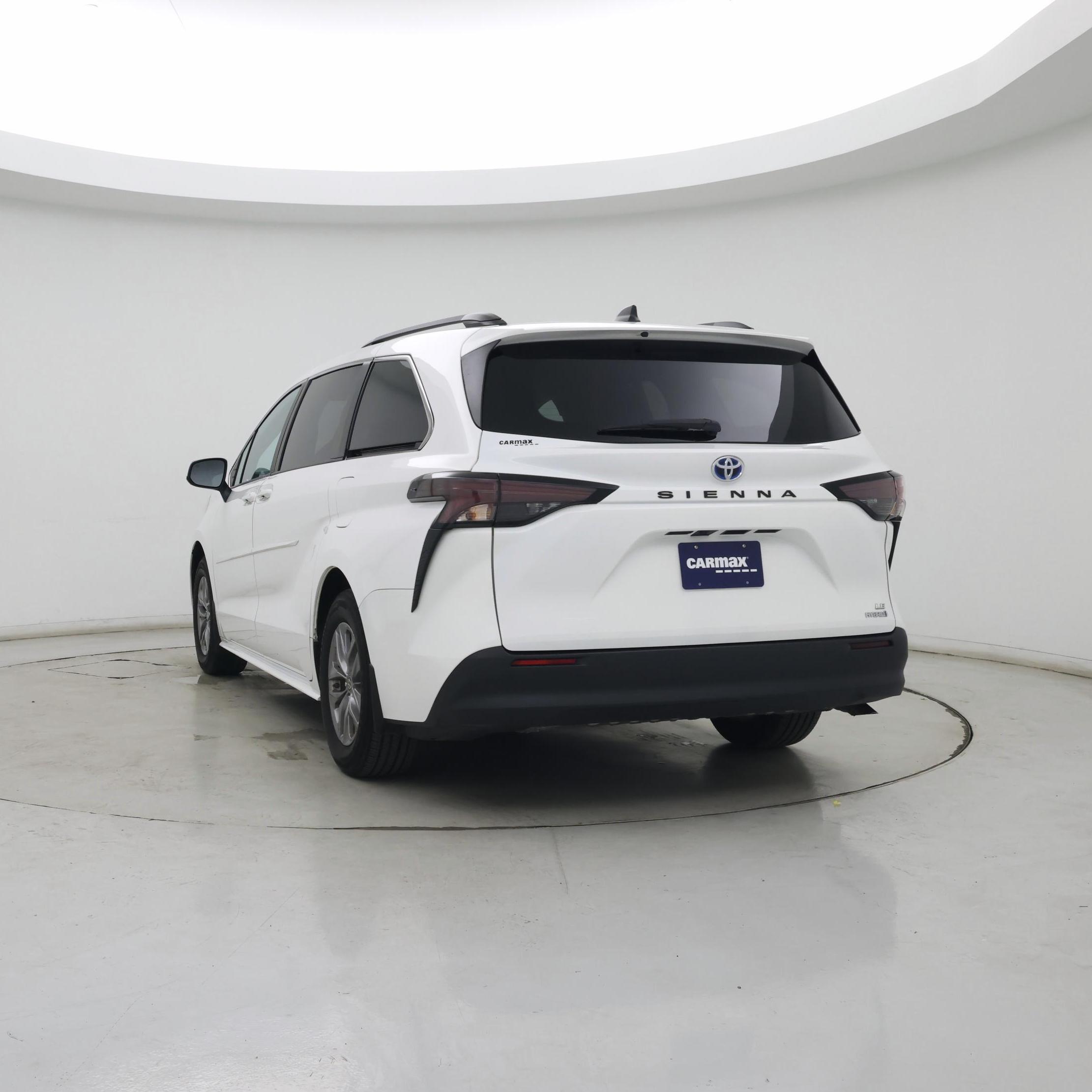 Thumbnail: 2023 Toyota Sienna - 3