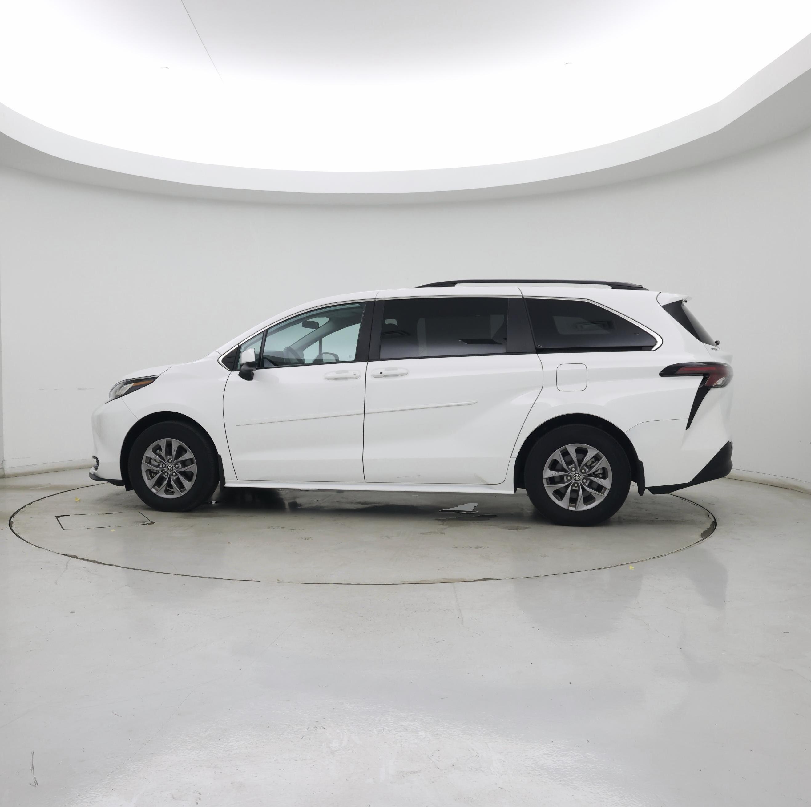 Thumbnail: 2023 Toyota Sienna - 4