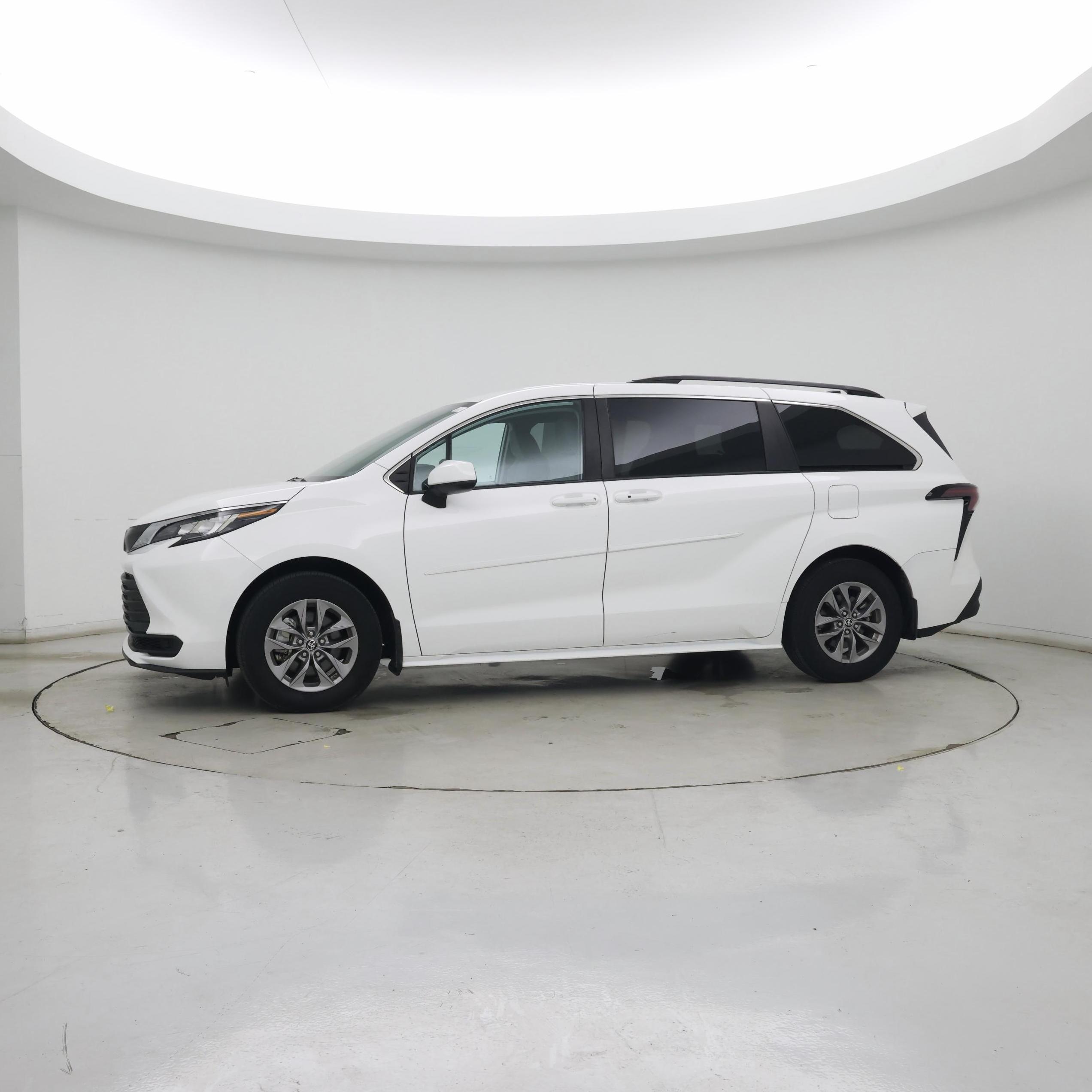 Thumbnail: 2023 Toyota Sienna - 5