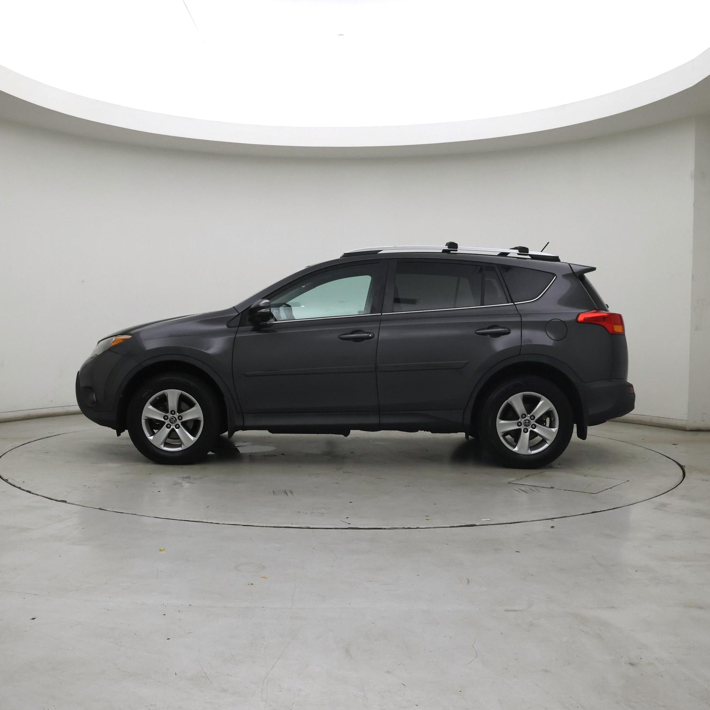 Thumbnail: 2015 Toyota RAV4 - 3