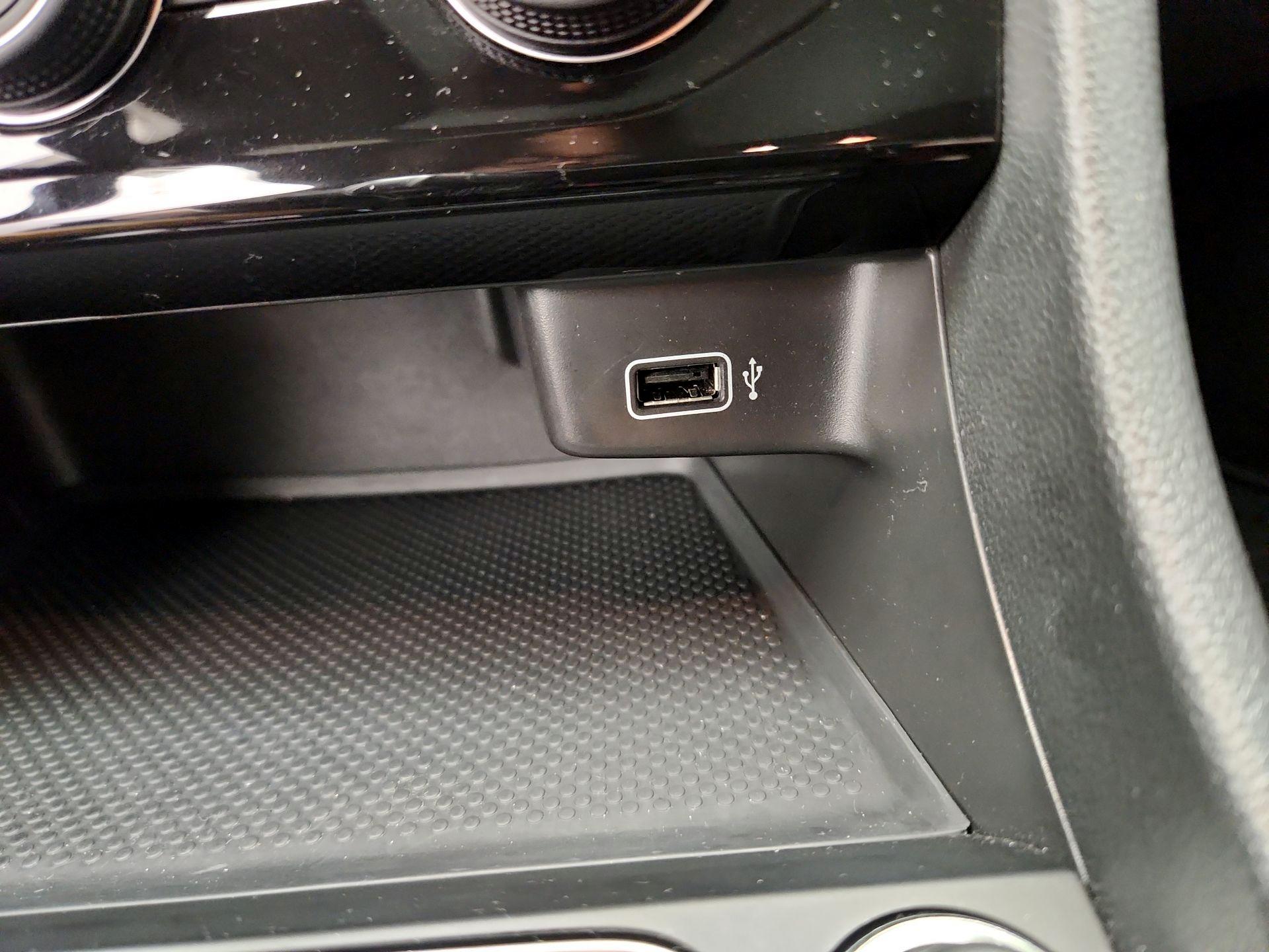 Thumbnail: 2019 Volkswagen Jetta - 18