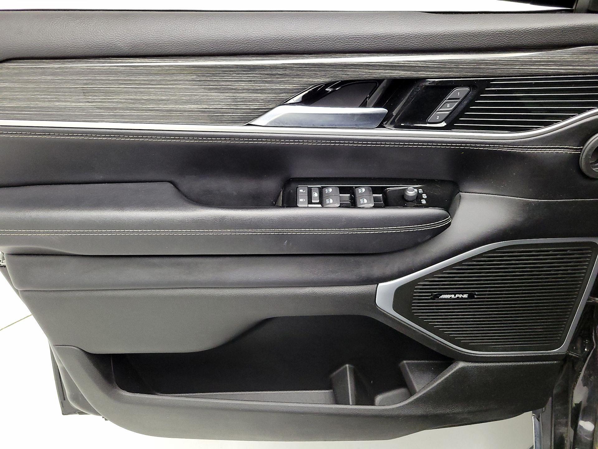 Thumbnail: 2022 Jeep Wagoneer - 12