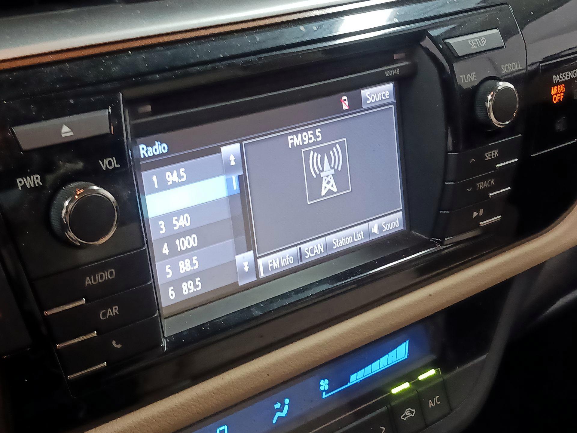 Thumbnail: 2014 Toyota Corolla - 15