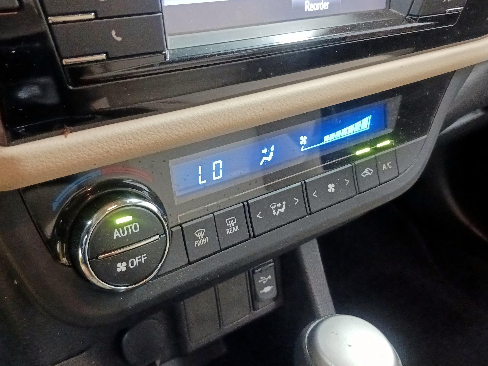 Thumbnail: 2014 Toyota Corolla - 16