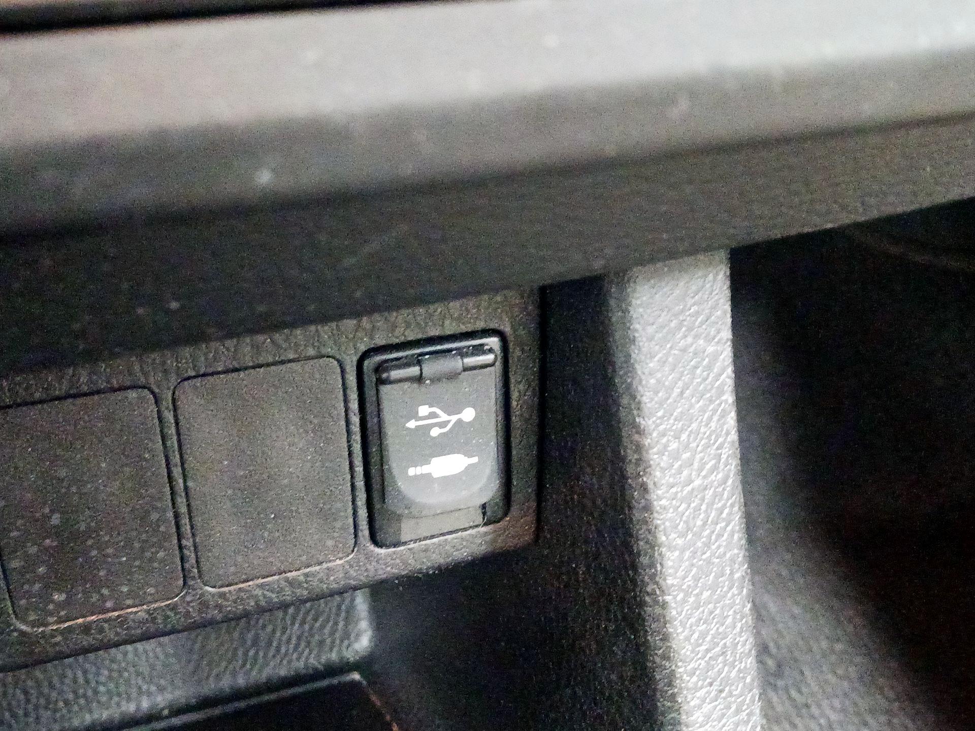 Thumbnail: 2014 Toyota Corolla - 18