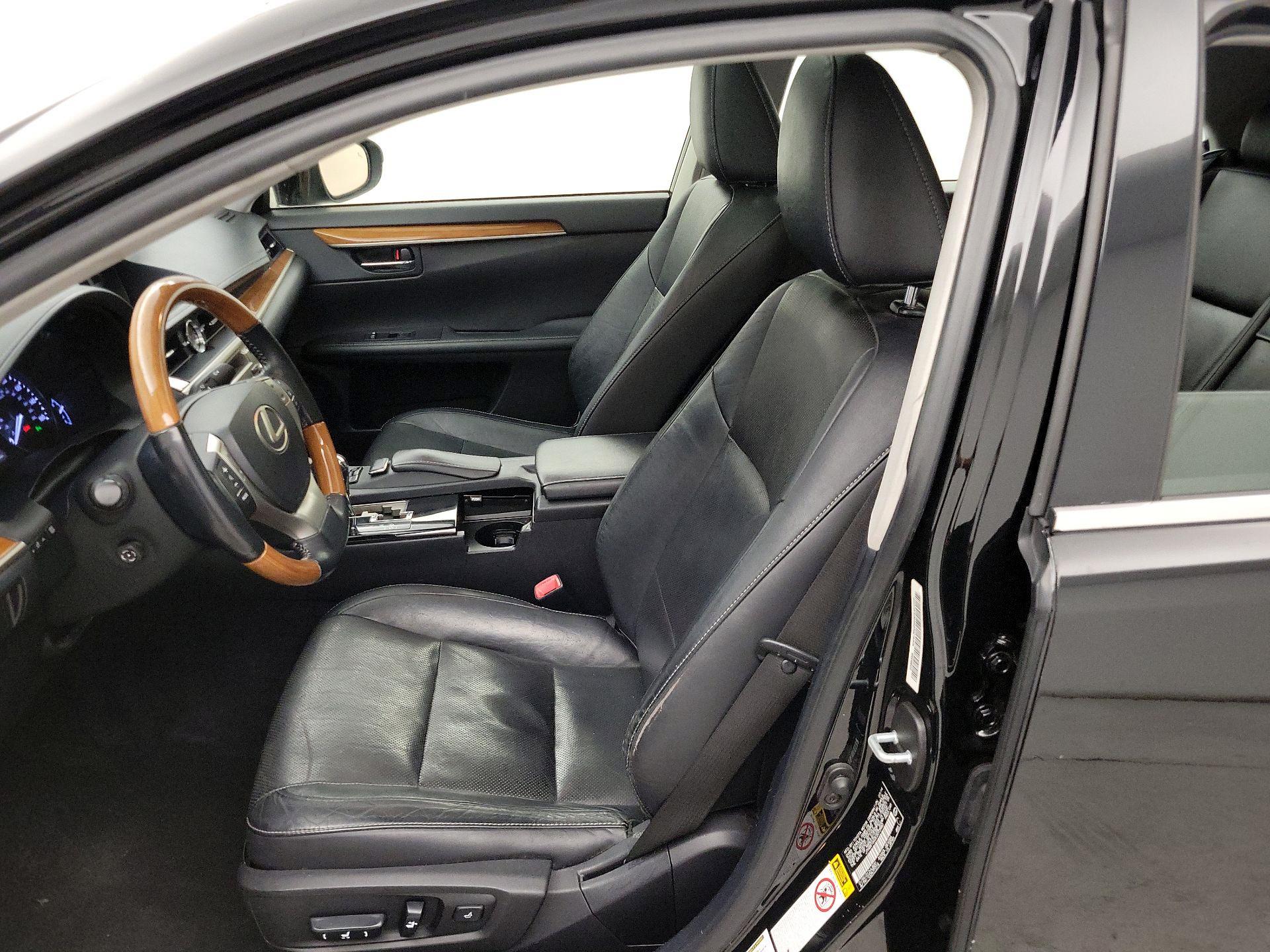 Thumbnail: 2014 Lexus ES - 11