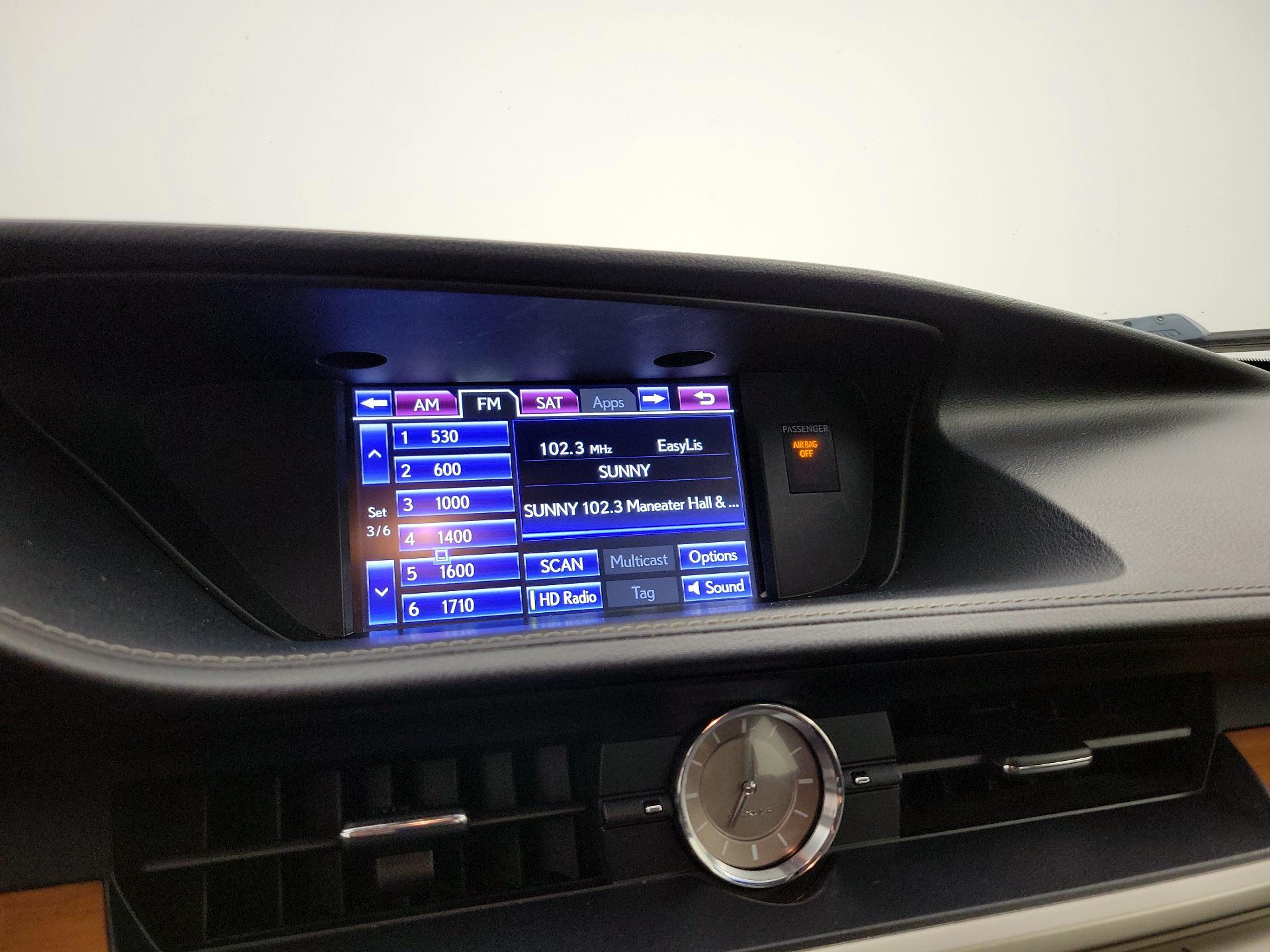 Thumbnail: 2014 Lexus ES - 16