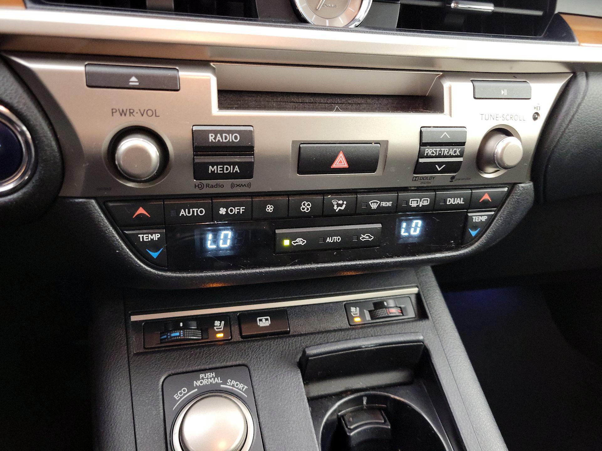 Thumbnail: 2014 Lexus ES - 17