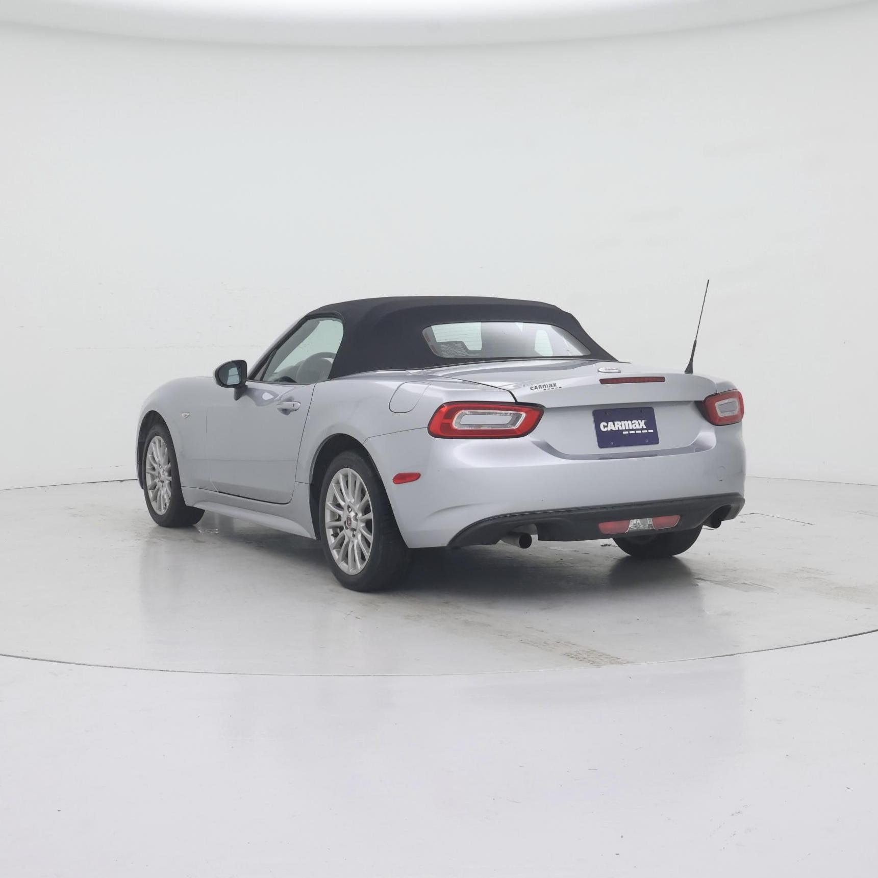 Thumbnail: 2018 Fiat 124 Spider - 2