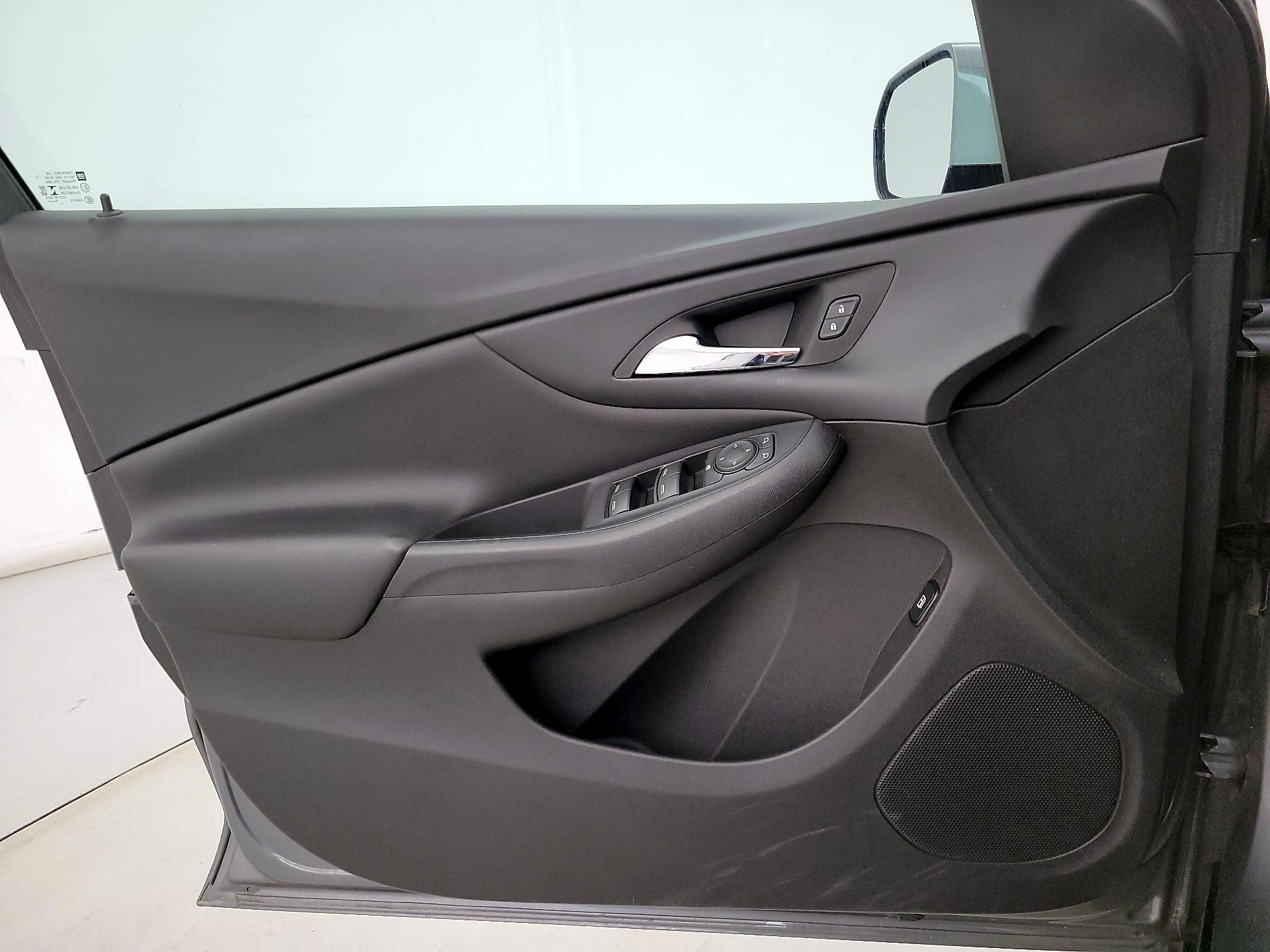Thumbnail: 2019 Chevrolet Volt - 12