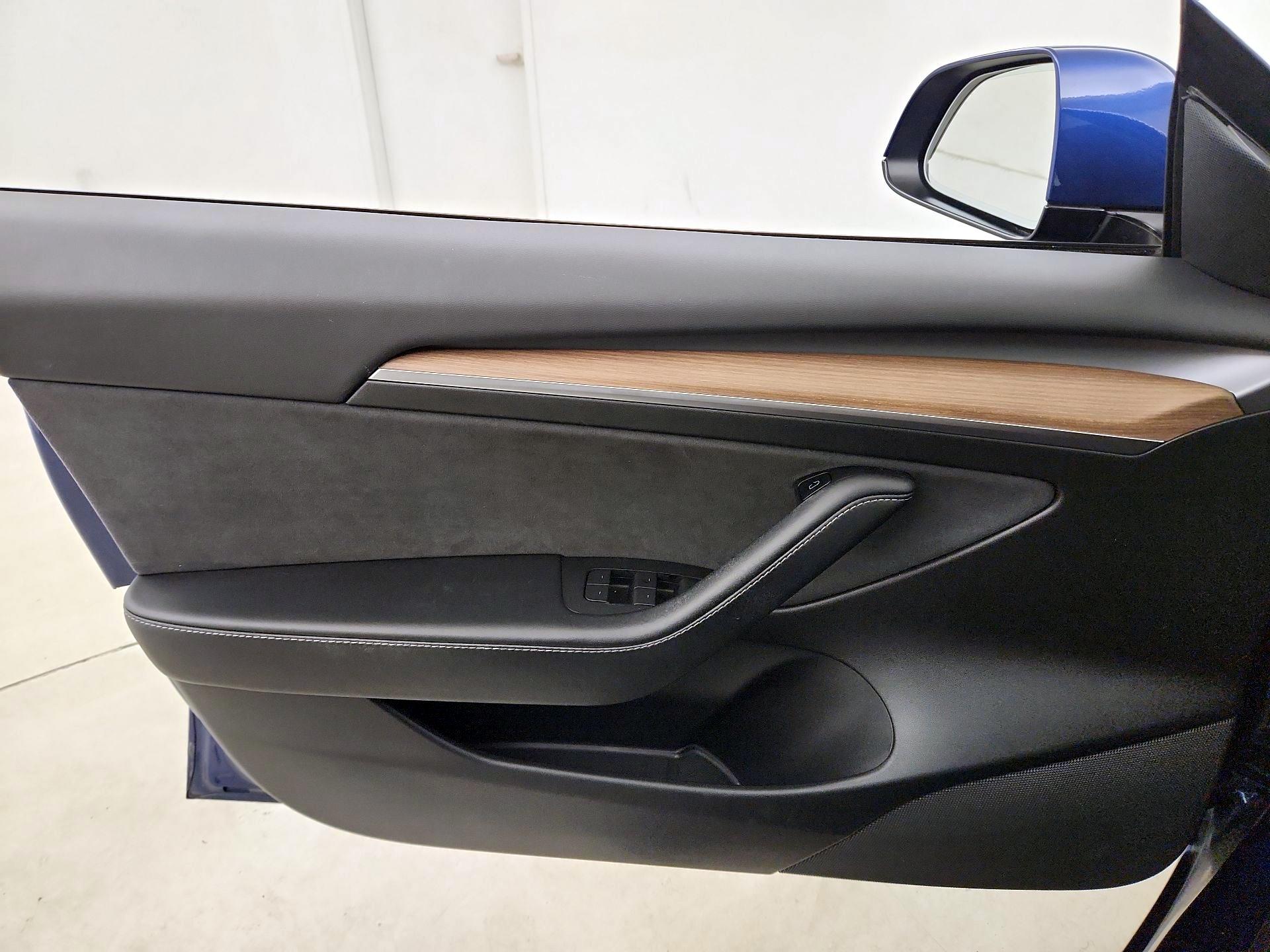 Thumbnail: 2021 Tesla Model 3 - 12